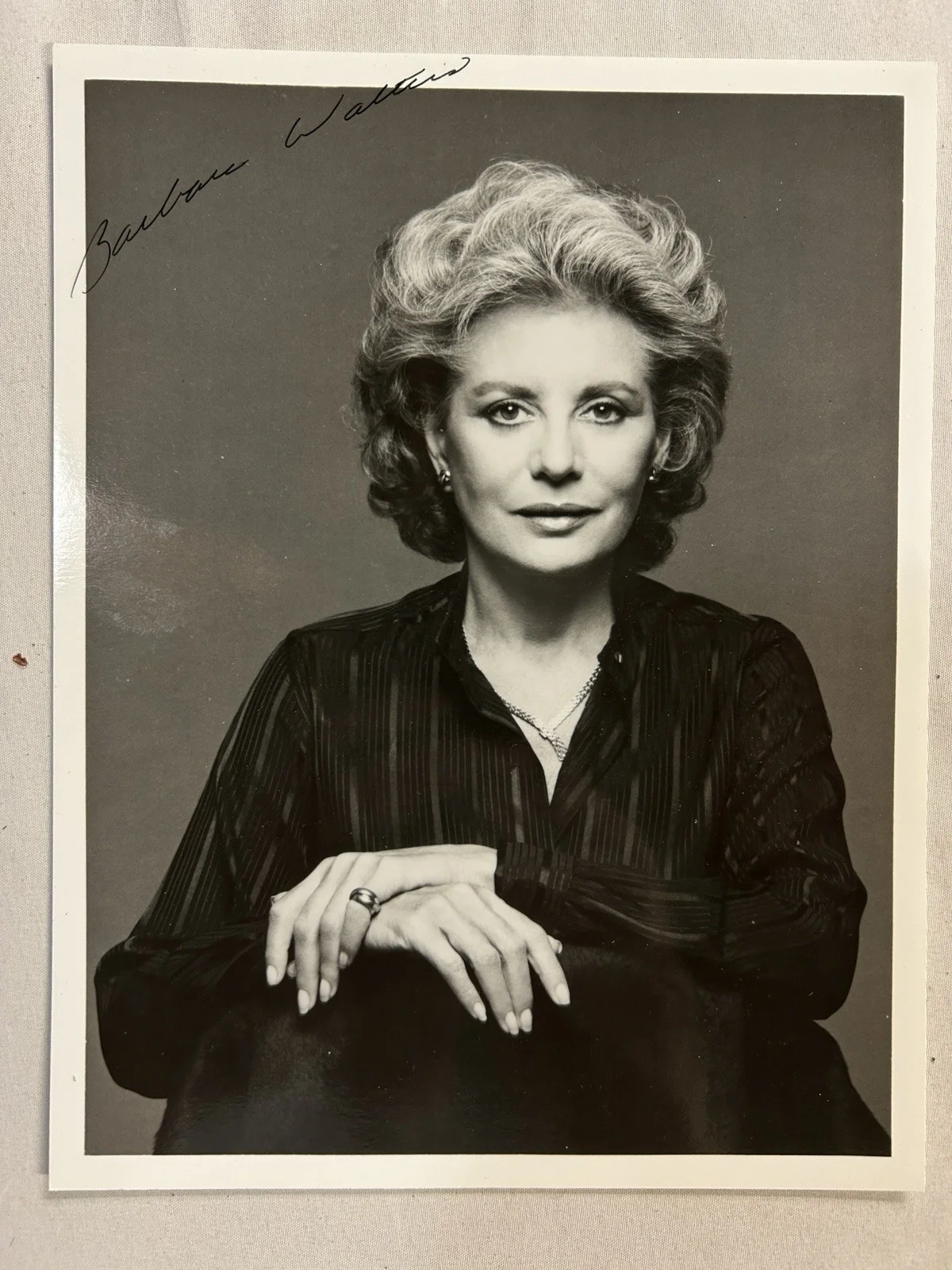 Barbara Walters — Barbara Walters 1929-2022 Signed 8x10 Photo Broadcast Journalist TV Personality