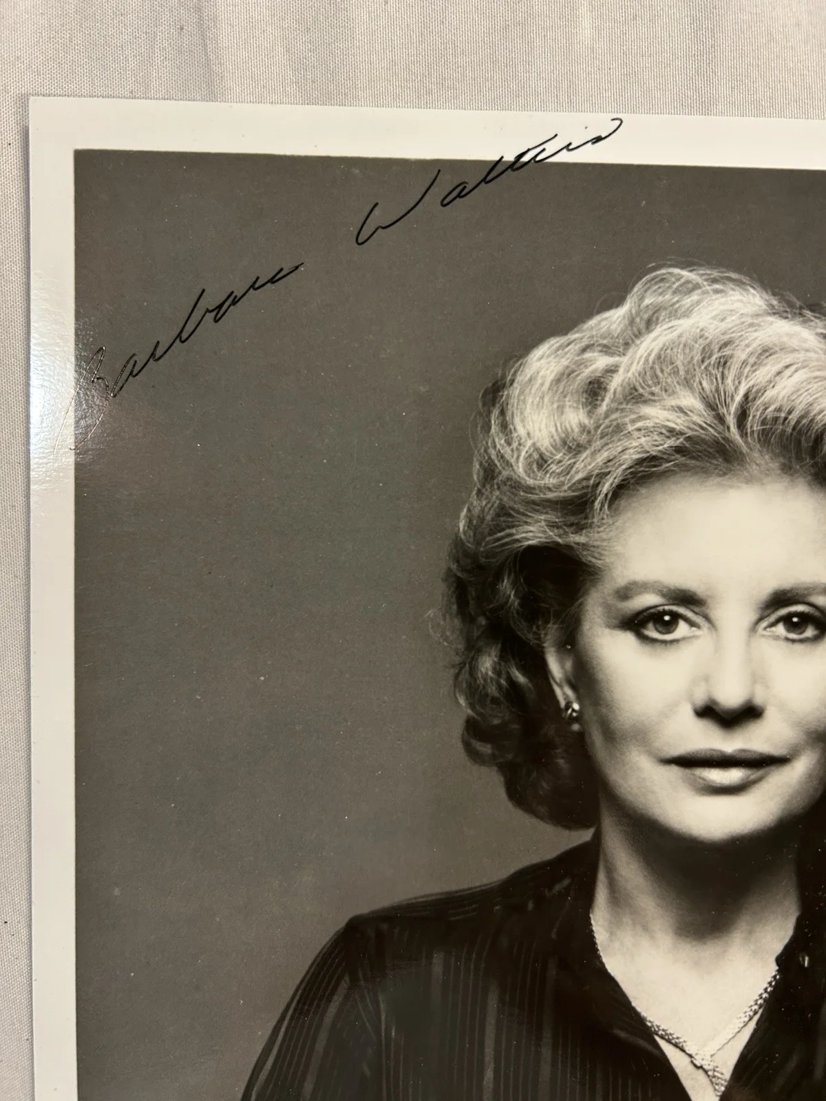 Barbara Walters — Barbara Walters 1929-2022 Signed 8x10 Photo Broadcast Journalist TV Personality, изображение 2