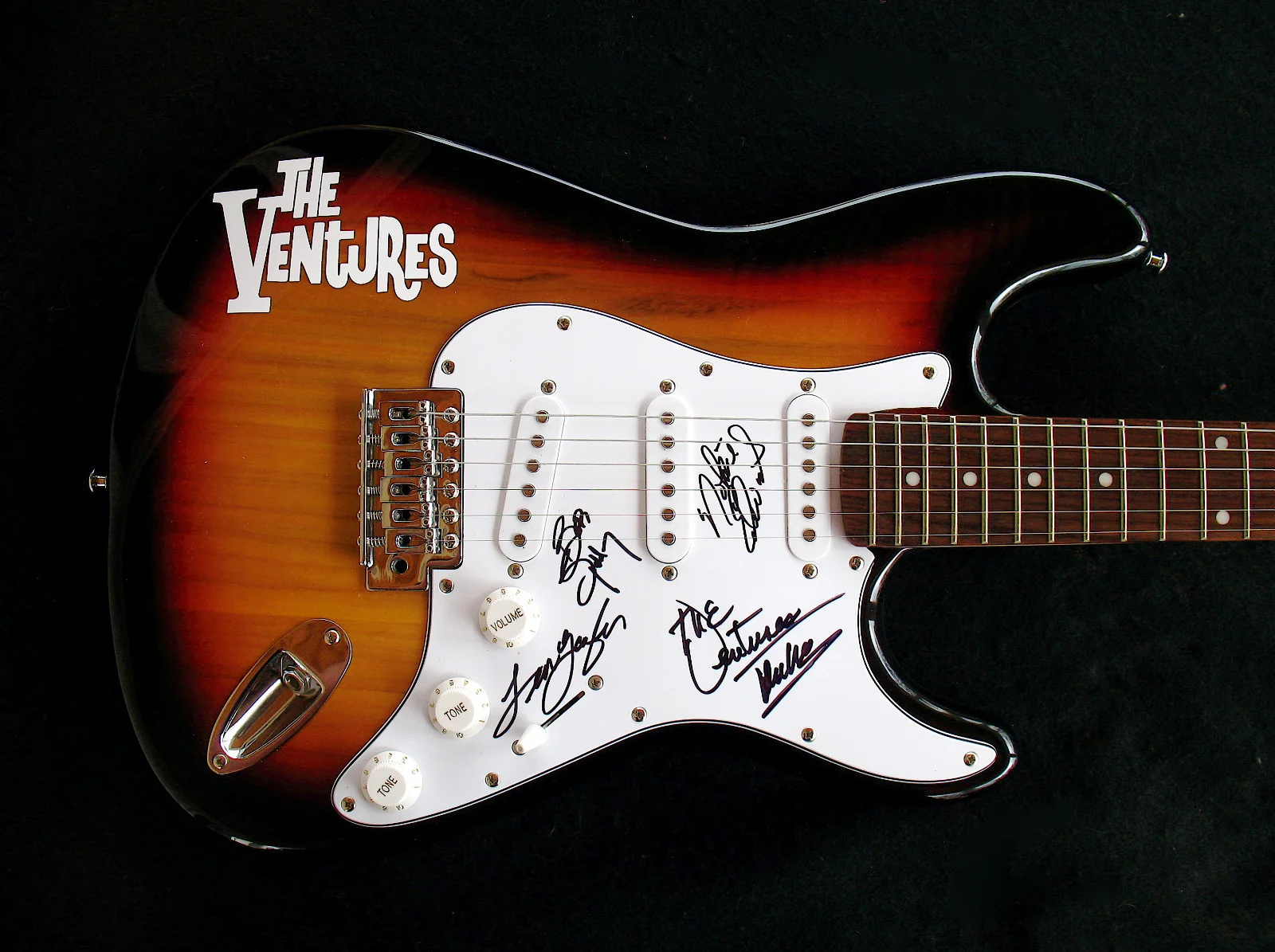 THE VENTURES~Rare Autographed Electric Guitar-SURF INSTRUMENTAL-EPPERSON COA, image 4