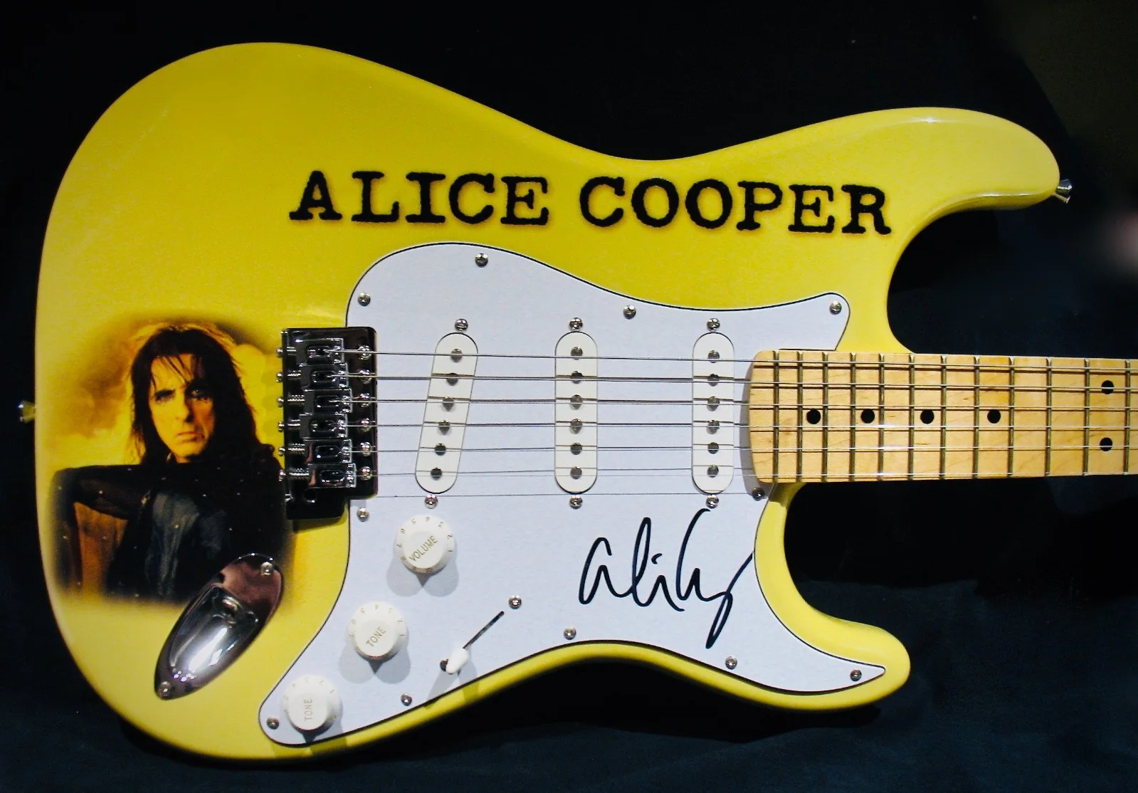 ALICE COOPER-Rare Autographed Electric Guitar-Goth Hard Rock-EPPERSON COA, image 5