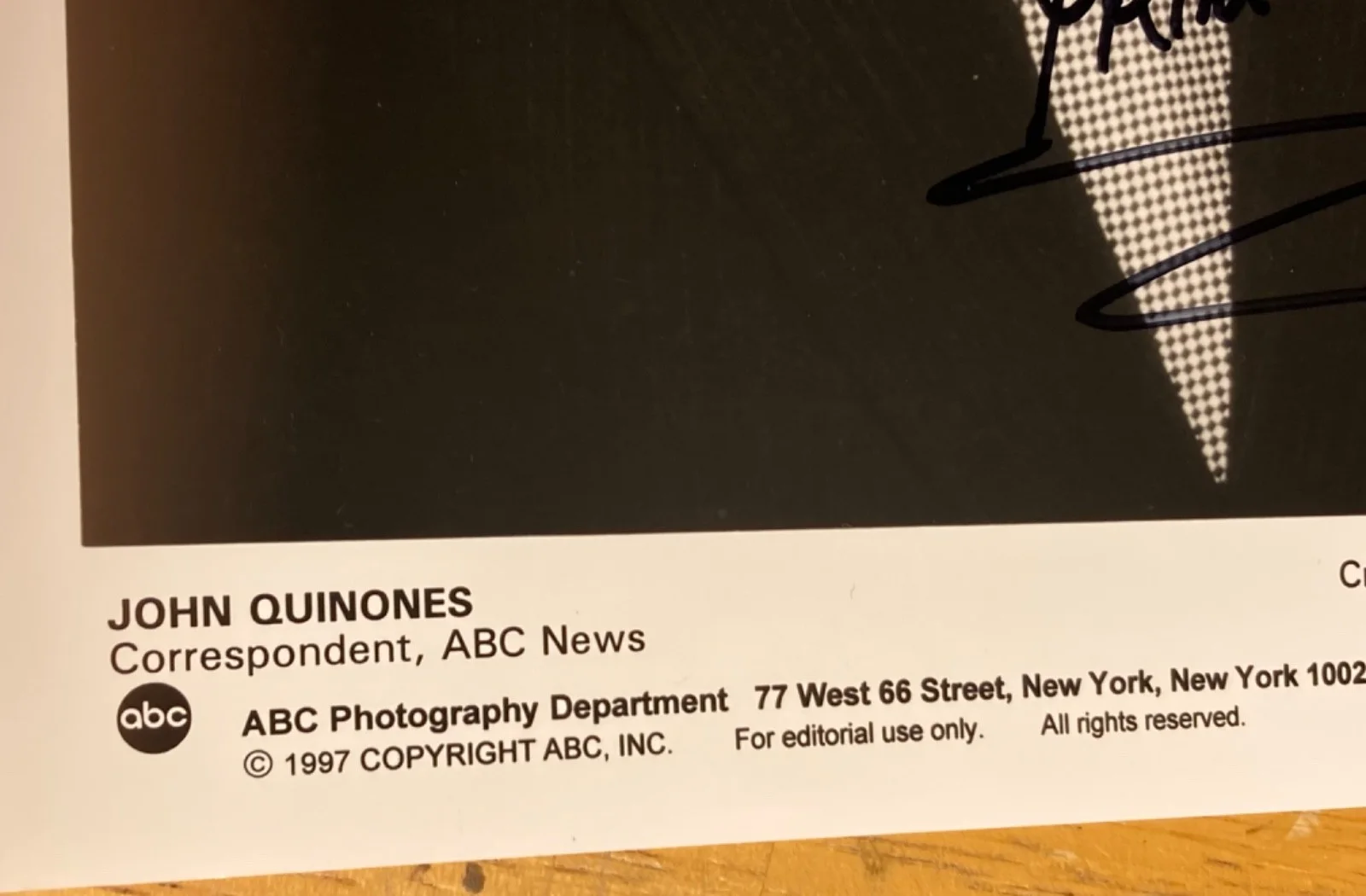 Hand SIGNED John Quinones 7x9 ABC News Press Photo (1997) Primetime Corresponden, image 5