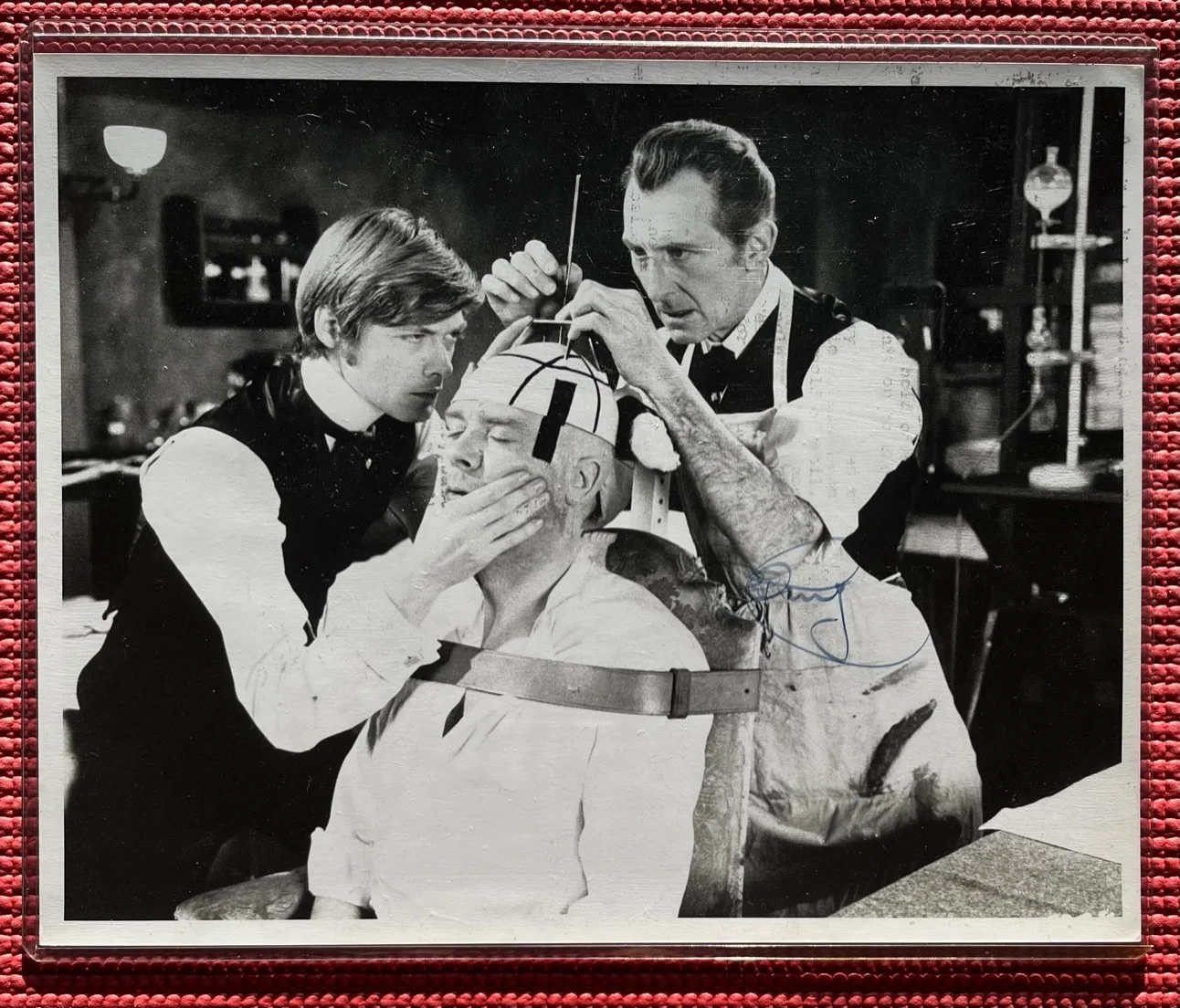 Peter Cushing — JSA LOA autographed PETER CUSHING signed FRANKENSTEIN 10"x 8" Photo STAR WARS, image 2