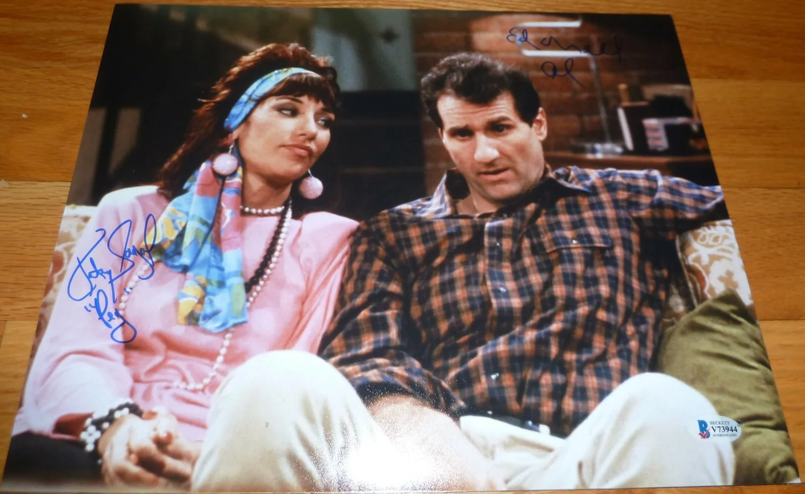 Ed O'Neill, Katey Sagal — BECKETT MARRIED WITH CHILDREN ED O'NEILL AL & KATEY SAGAL PEG SIGNED 11X14 PHOTO, изображение 2