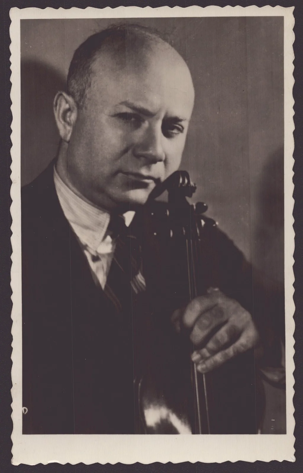 Mischa Elman — MISCHA ELMAN - AUTOGRAPHED SIGNED PHOTOGRAPH 1939, image 2