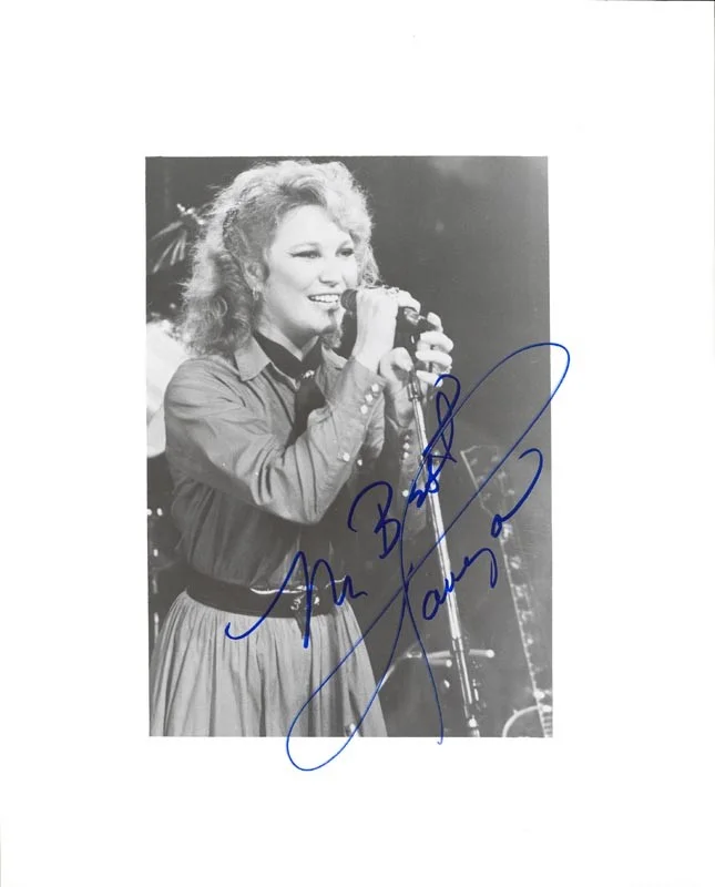 Tanya Tucker — TANYA TUCKER - AUTOGRAPHED SIGNED PHOTOGRAPH