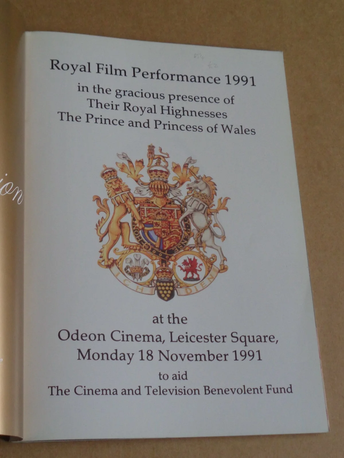 Charlie Sheen/Cary Elwes - Hot Shots - 1991 Royal Film Performance Brochure, изображение 2