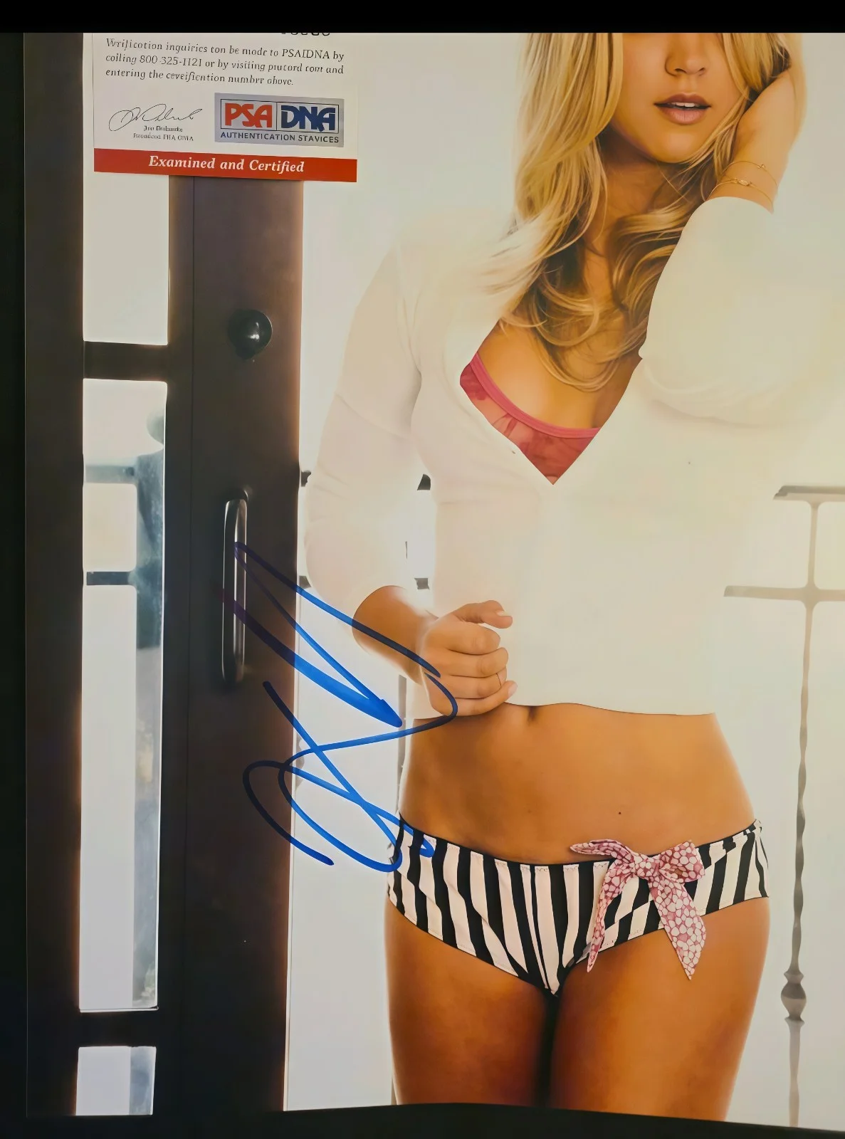 kaley cuoco — Kaley Cuoco Signed 11x14 Psa/dna, image 2