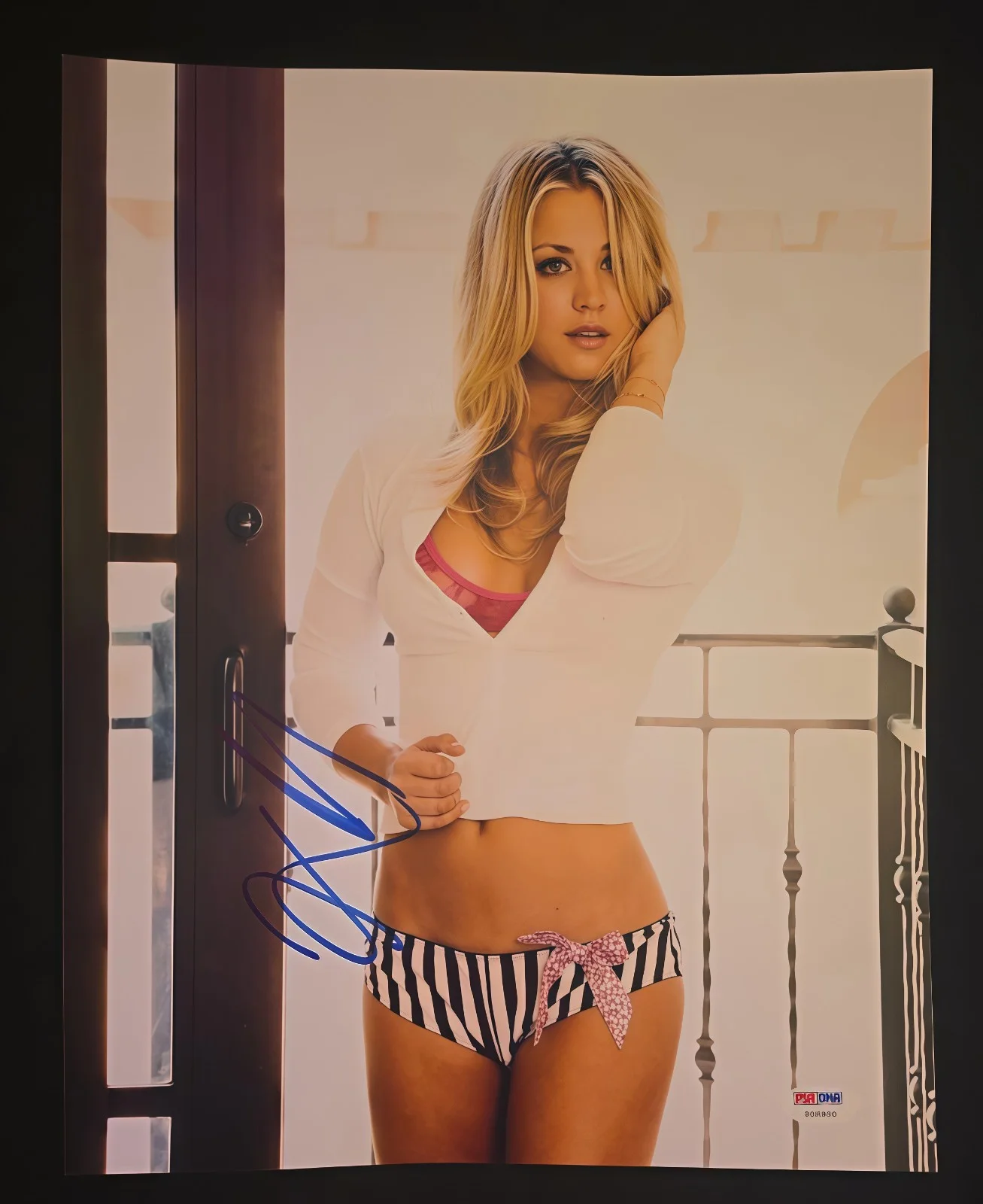 kaley cuoco — Kaley Cuoco Signed 11x14 Psa/dna, image 3