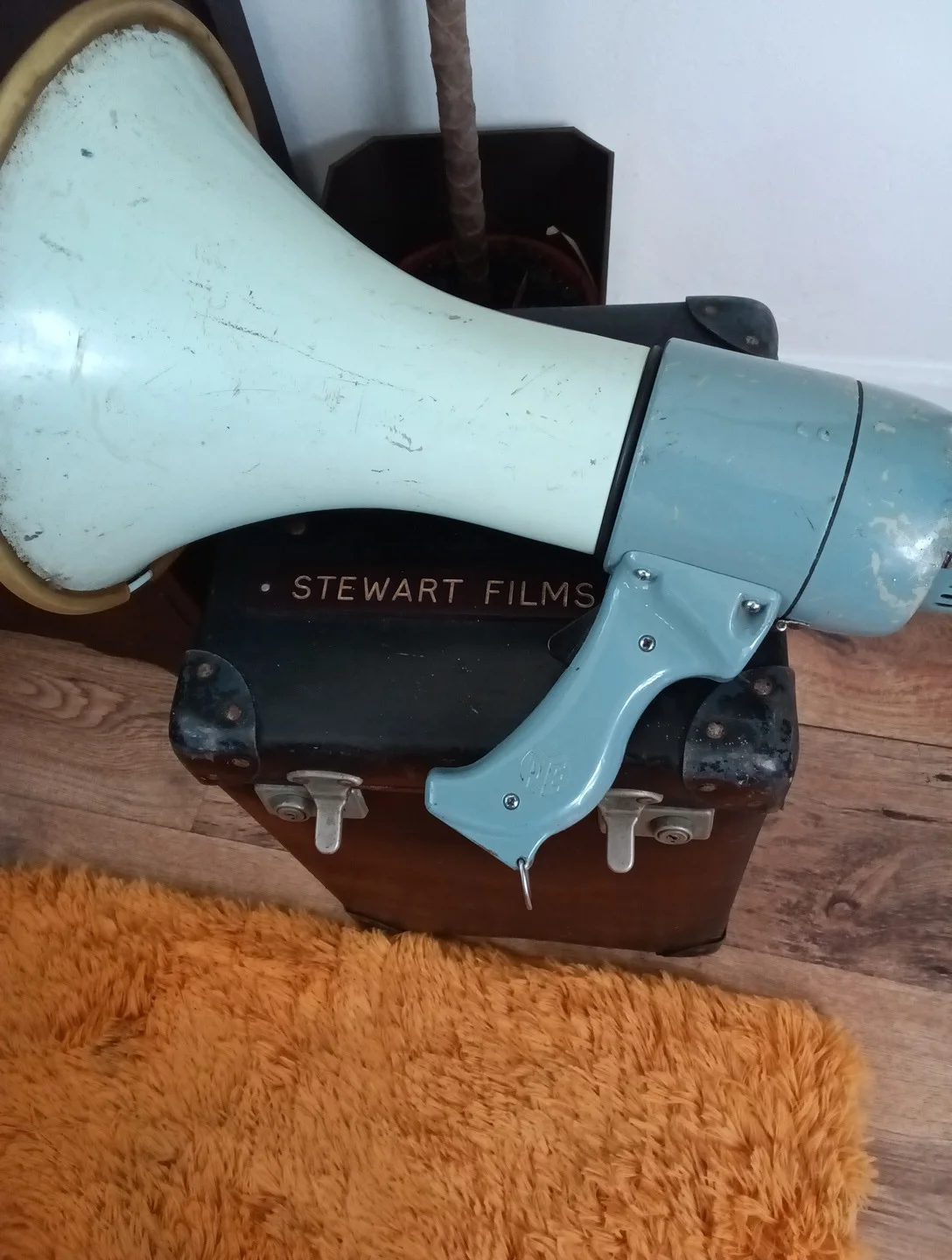 Rare PYE Transhailer in Stewart Films Ltd Leather Trunk Huge Directors Megaphone, image 2