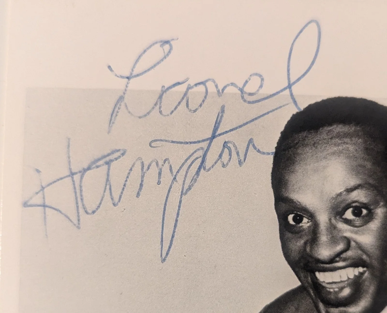 Lionel Hampton Autographed B&W 4" x 6" Postcard - Legendary Jazz Vibraphonist, изображение 2