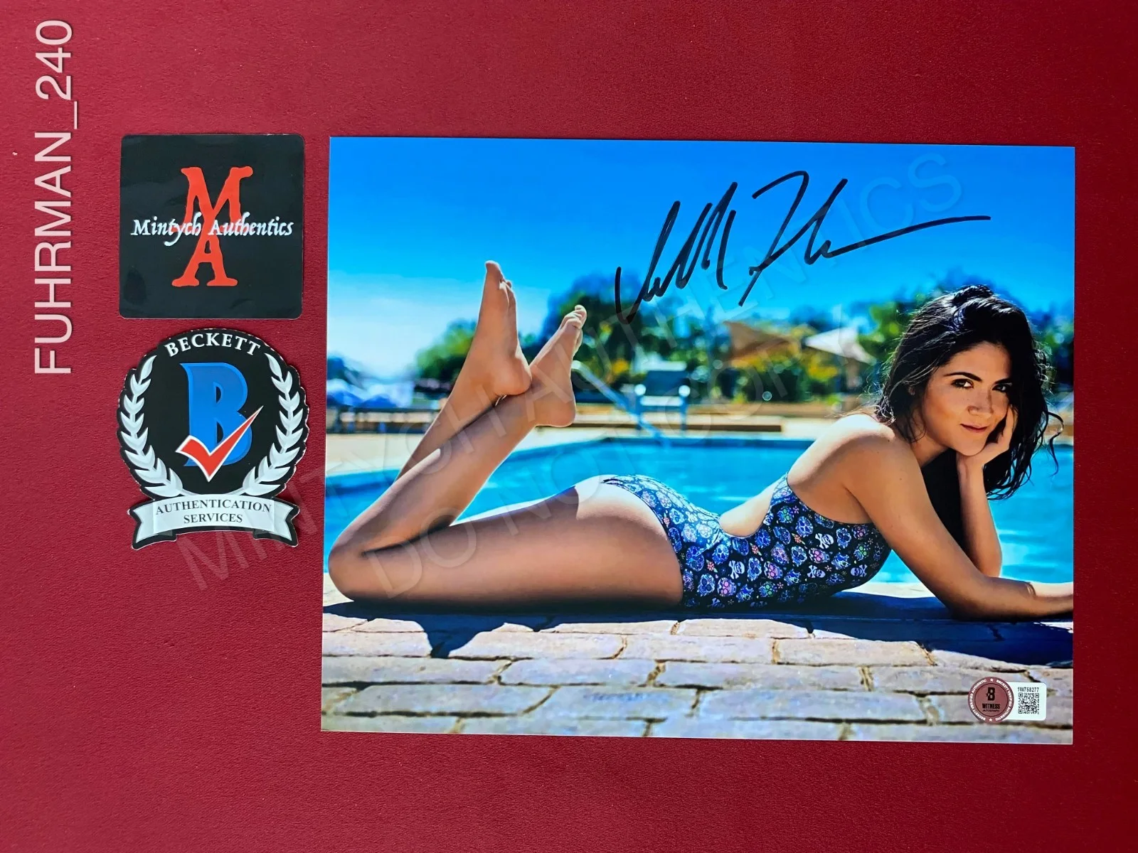 Isabelle Fuhrman — Isabelle Fuhrman autographed signed 8x10 photo model pose Beckett COA