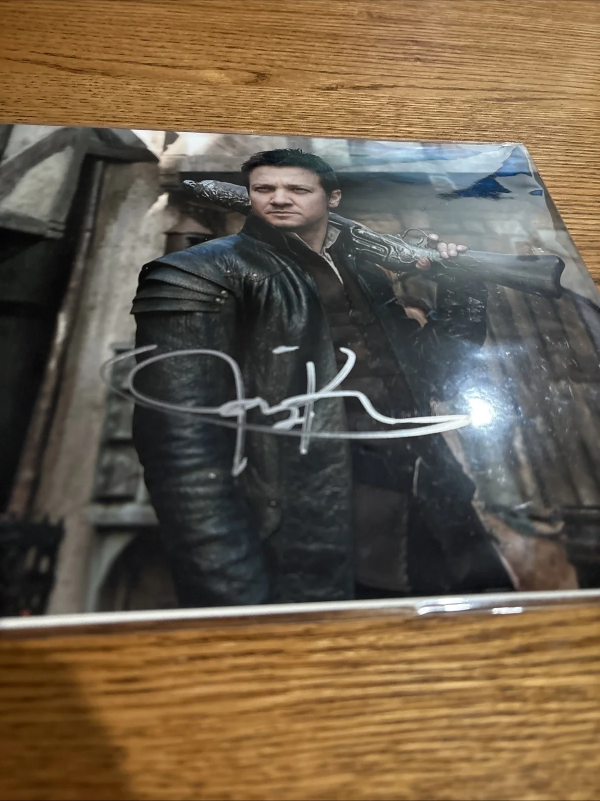 Jeremy Renner — JEREMY RENNER signed 8x10 HANSEL & GRETEL photo Auto Celebrity Authentics COA, image 4