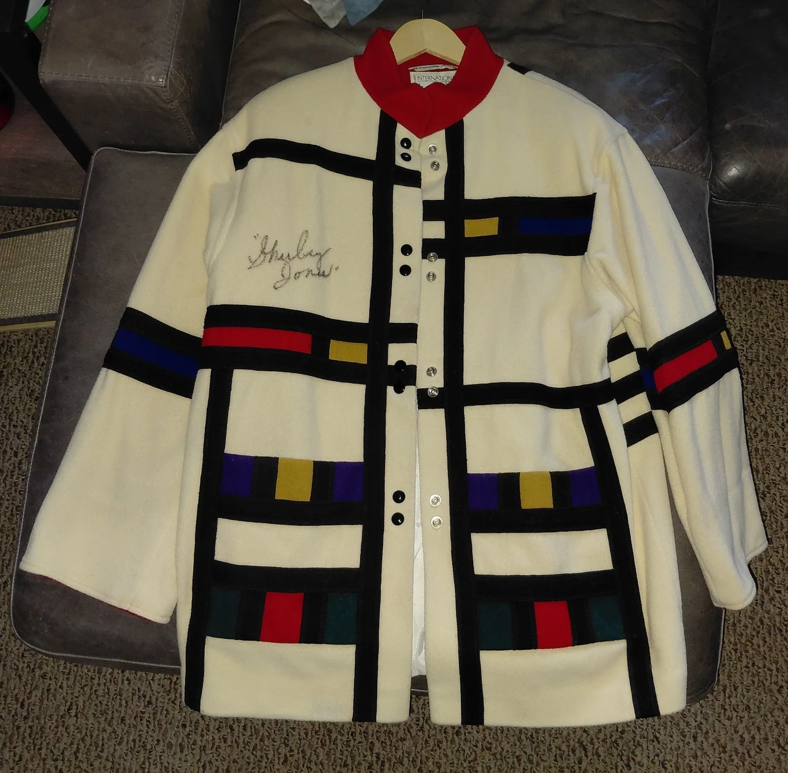 SHIRLEY JONES — Shirley Jones RARE 1970's Partridge Family Bus Coat SIGNED 1/1 David Cassidy, изображение 2
