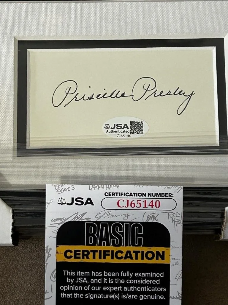 PRISCILLA PRESLEY — PRISCILLA PRESLEY ACTRESS ELVIS WIFE RARE SIGNED CUT 11x12 CUSTOM FRAME JSA COA, изображение 2