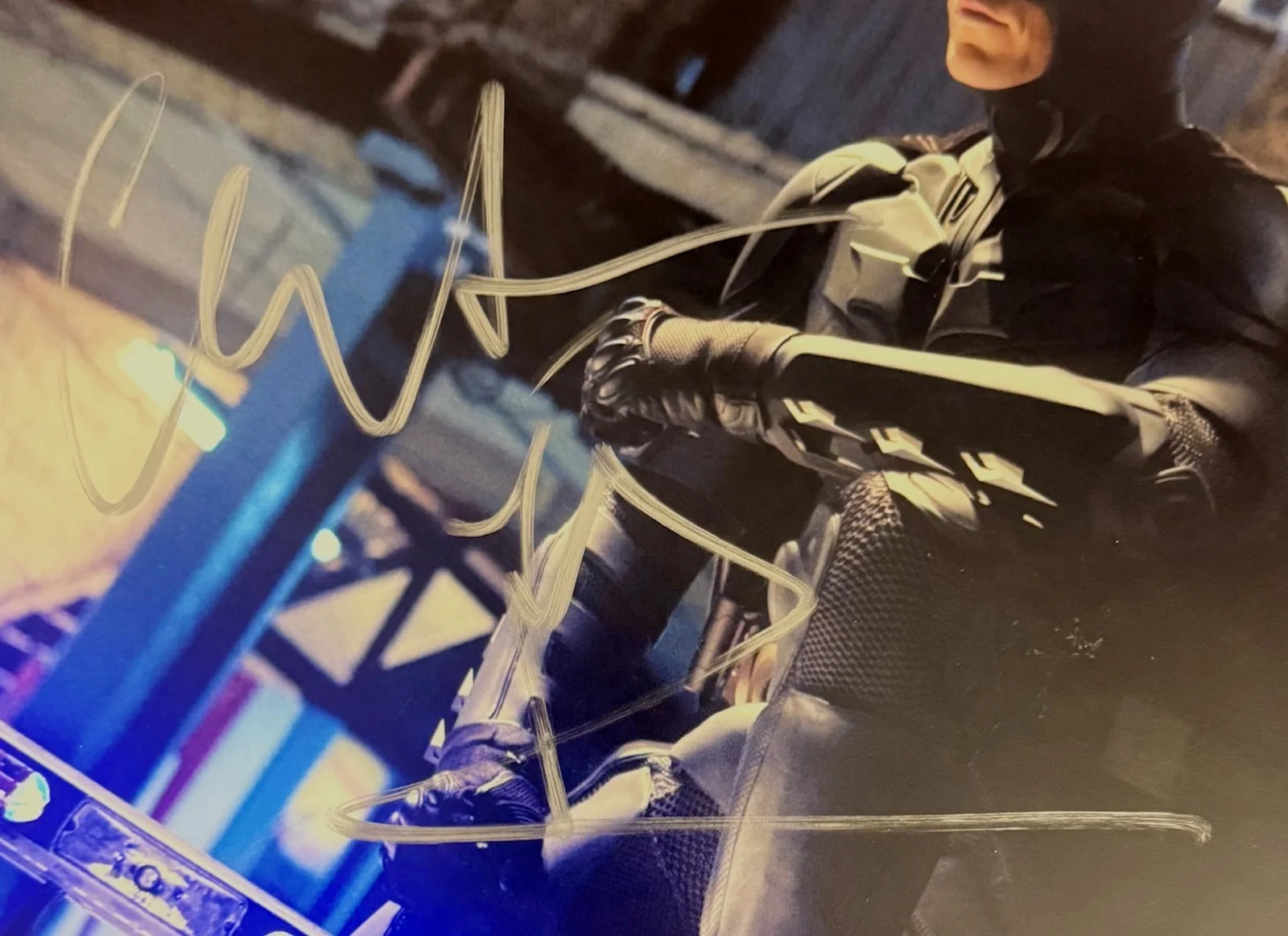 Christian Bale — BECKETT autographed CHRISTIAN BALE signed 14"x 11" BATMAN Color Photo, image 3