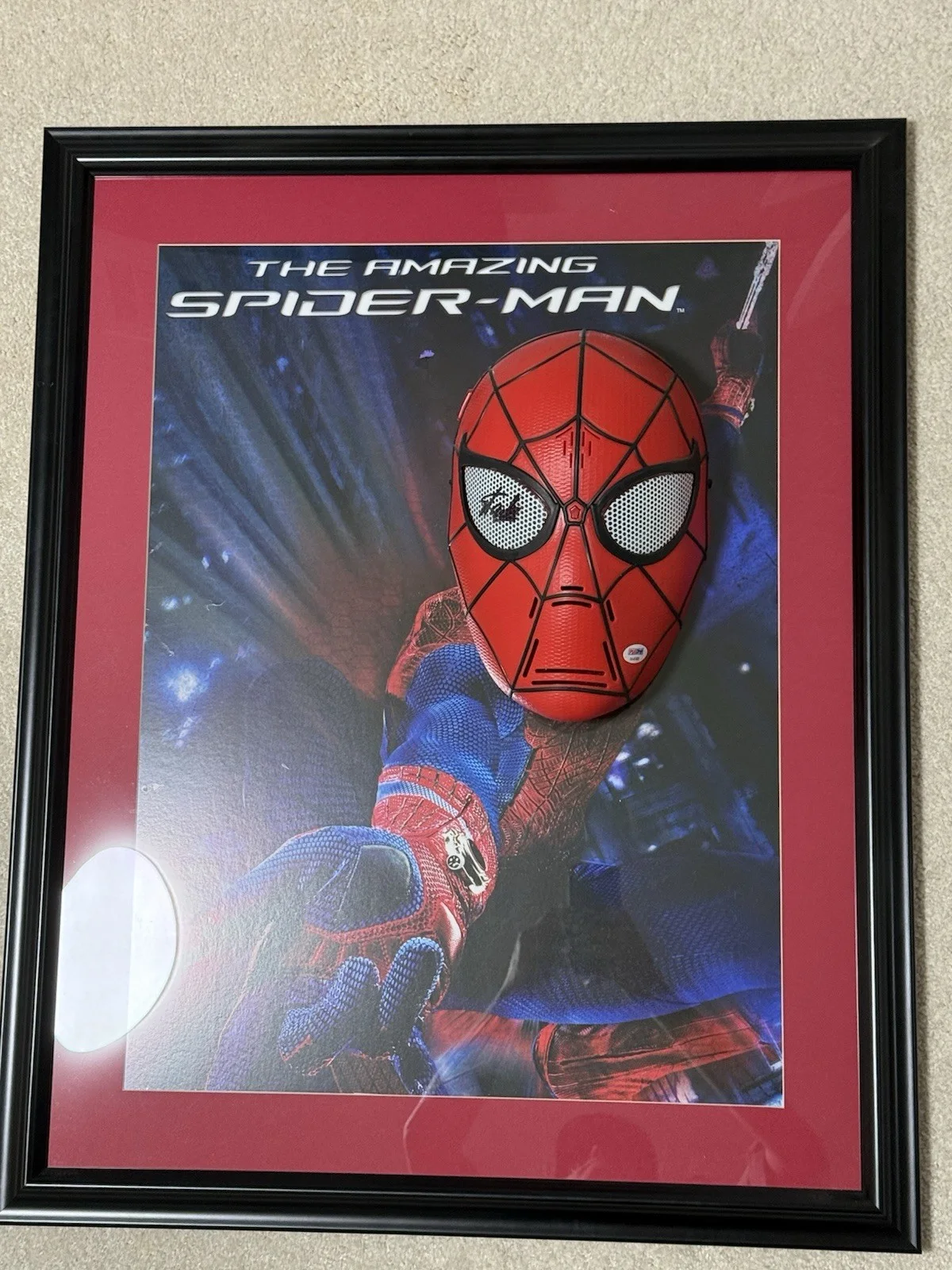 Stan Lee — Stan Lee Signed Spiderman Mask Movie Poster Professionally Framed PSA COA, image 2