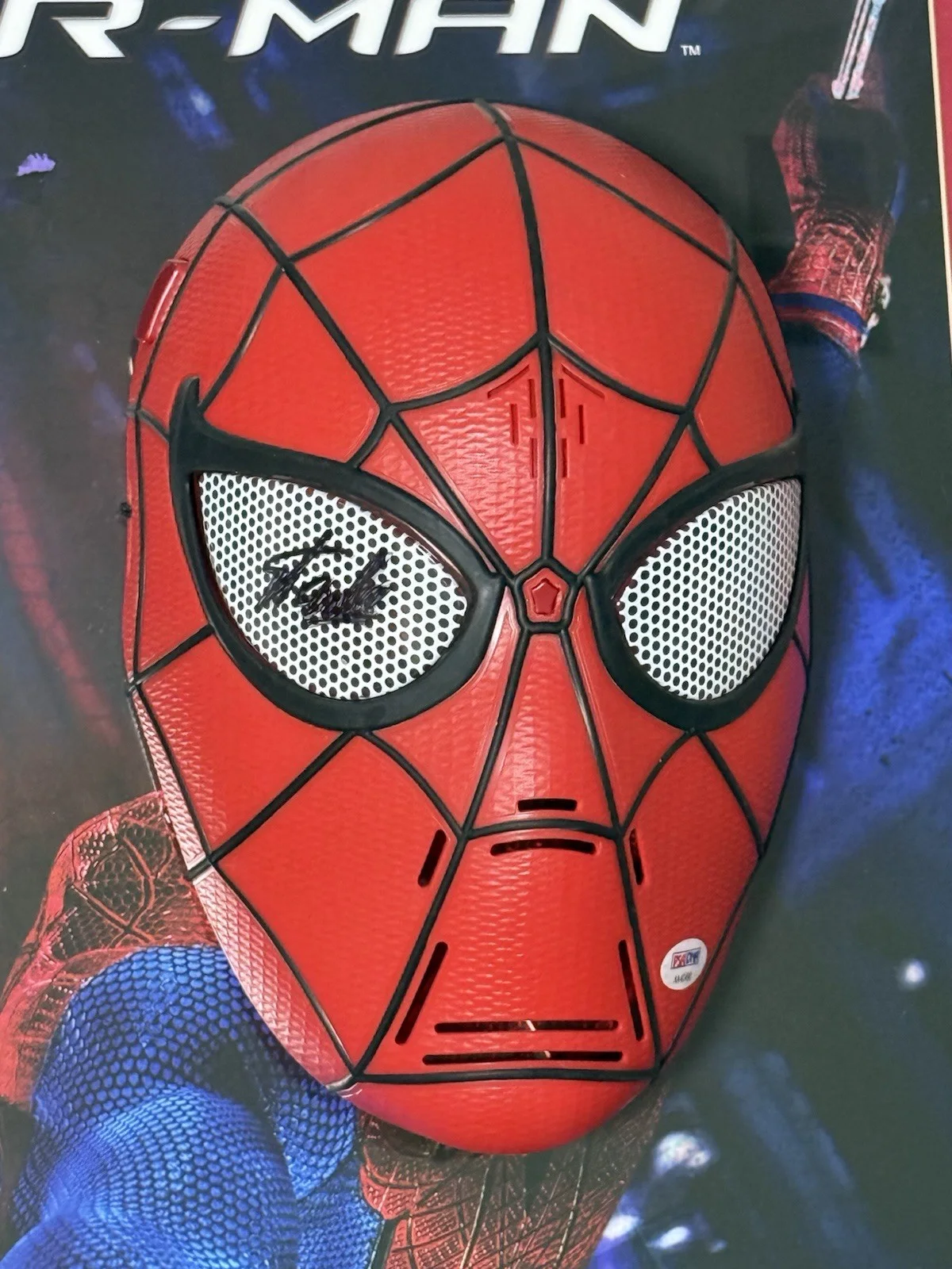 Stan Lee — Stan Lee Signed Spiderman Mask Movie Poster Professionally Framed PSA COA, image 3