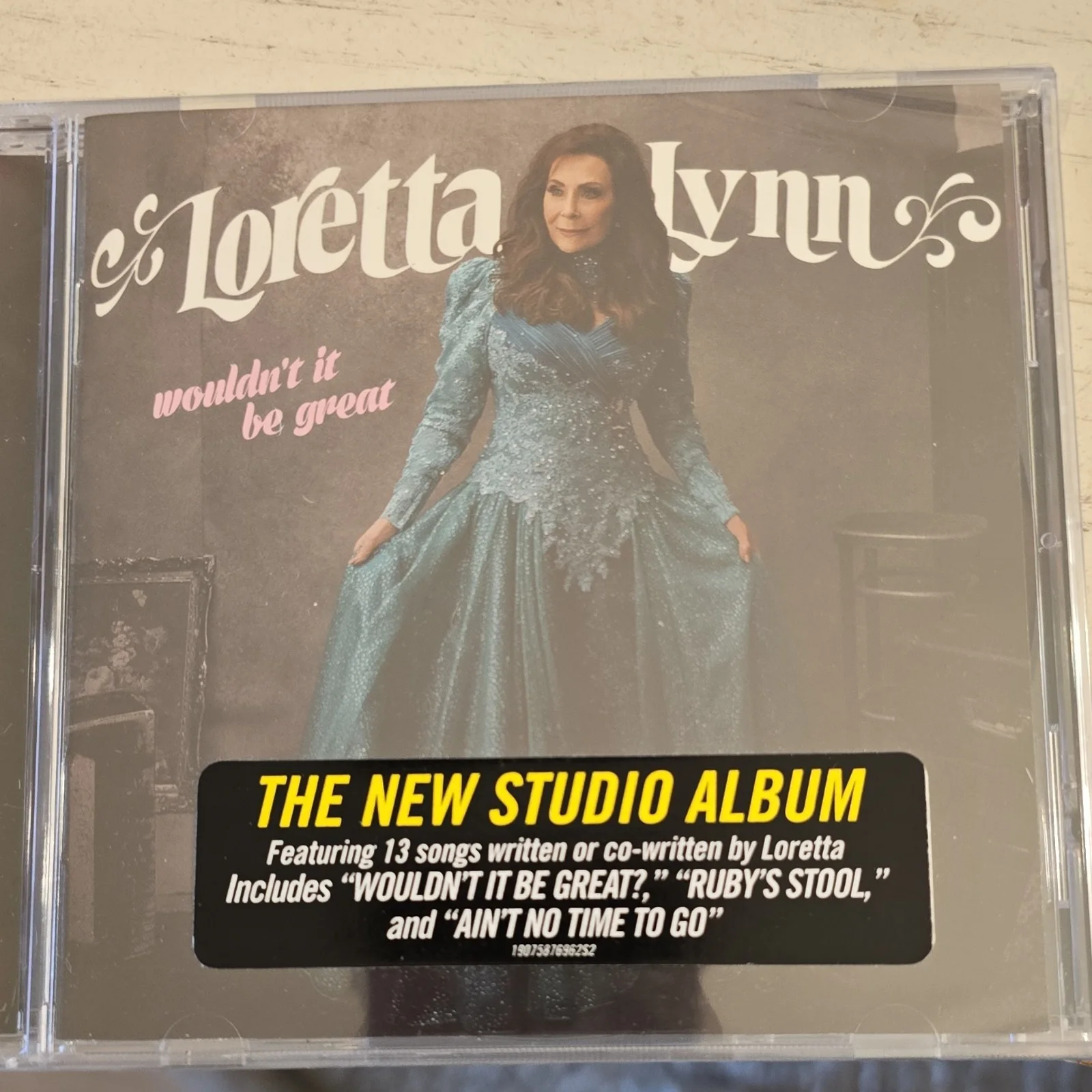 Loretta Lynn Signed 'Wouldn't It Be Great' CD Album and Autographed Photo, изображение 3