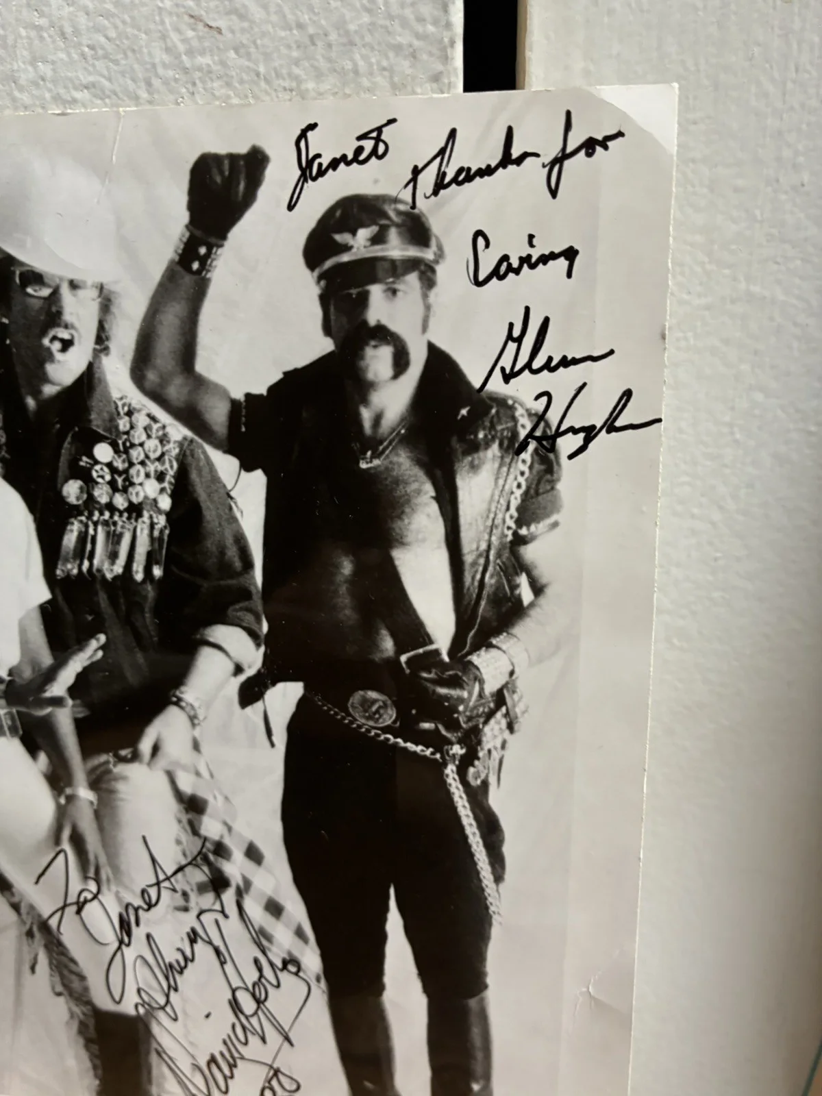 Original Village People Hodo & Hughes Autographed 8×10 B&W Photo, изображение 2