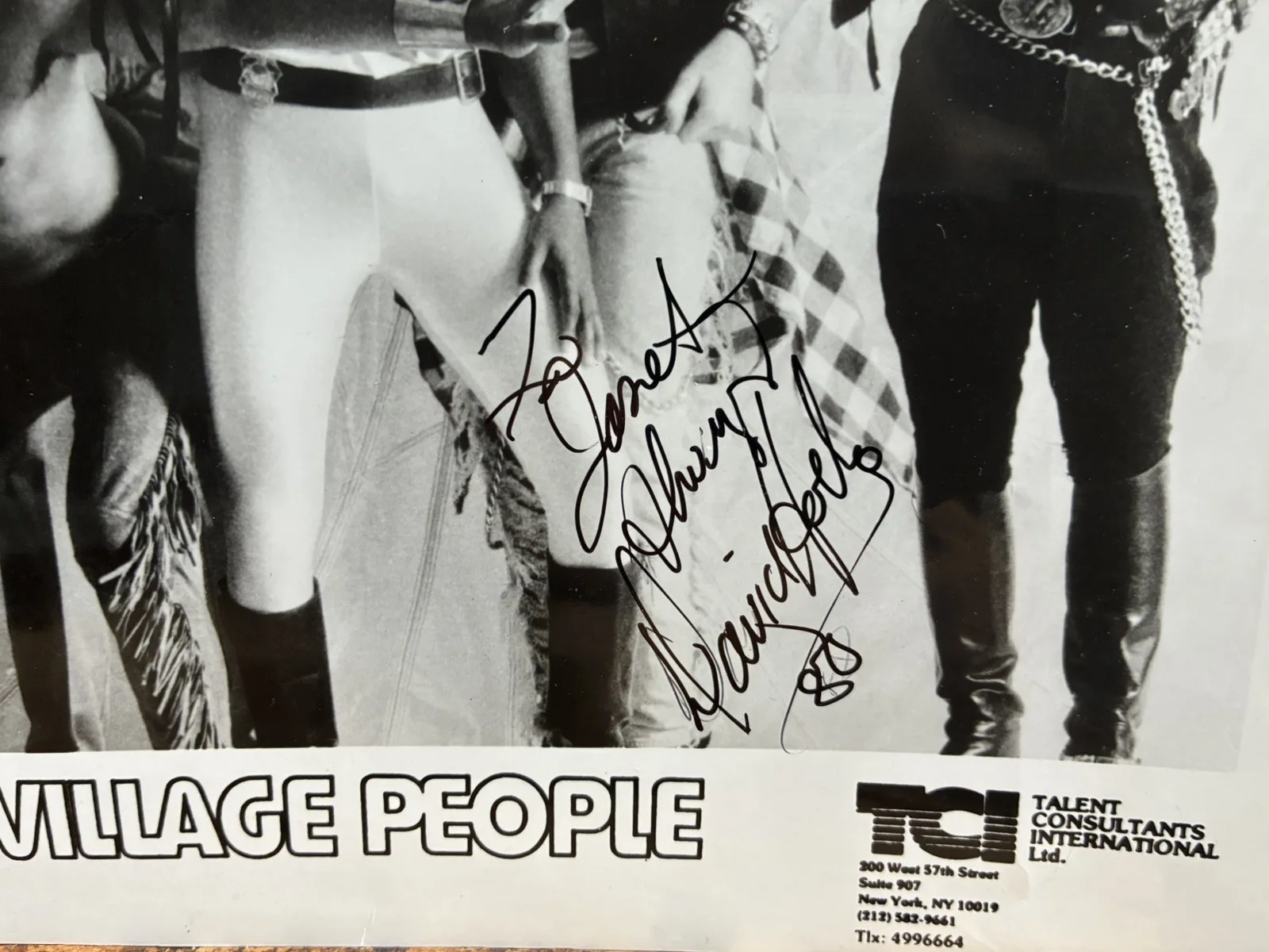 Original Village People Hodo & Hughes Autographed 8×10 B&W Photo, изображение 3