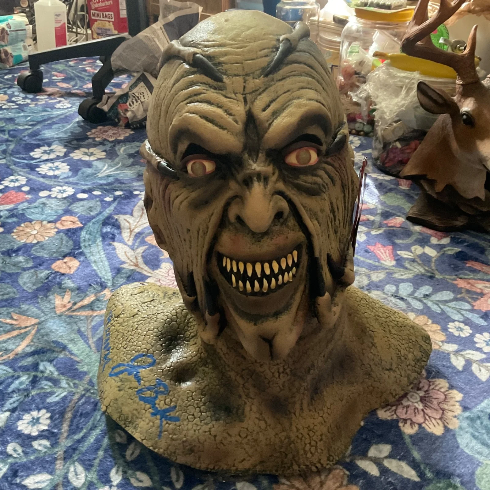 jONATHAN BRECK — 2 autographed masks horror plus stands, image 2