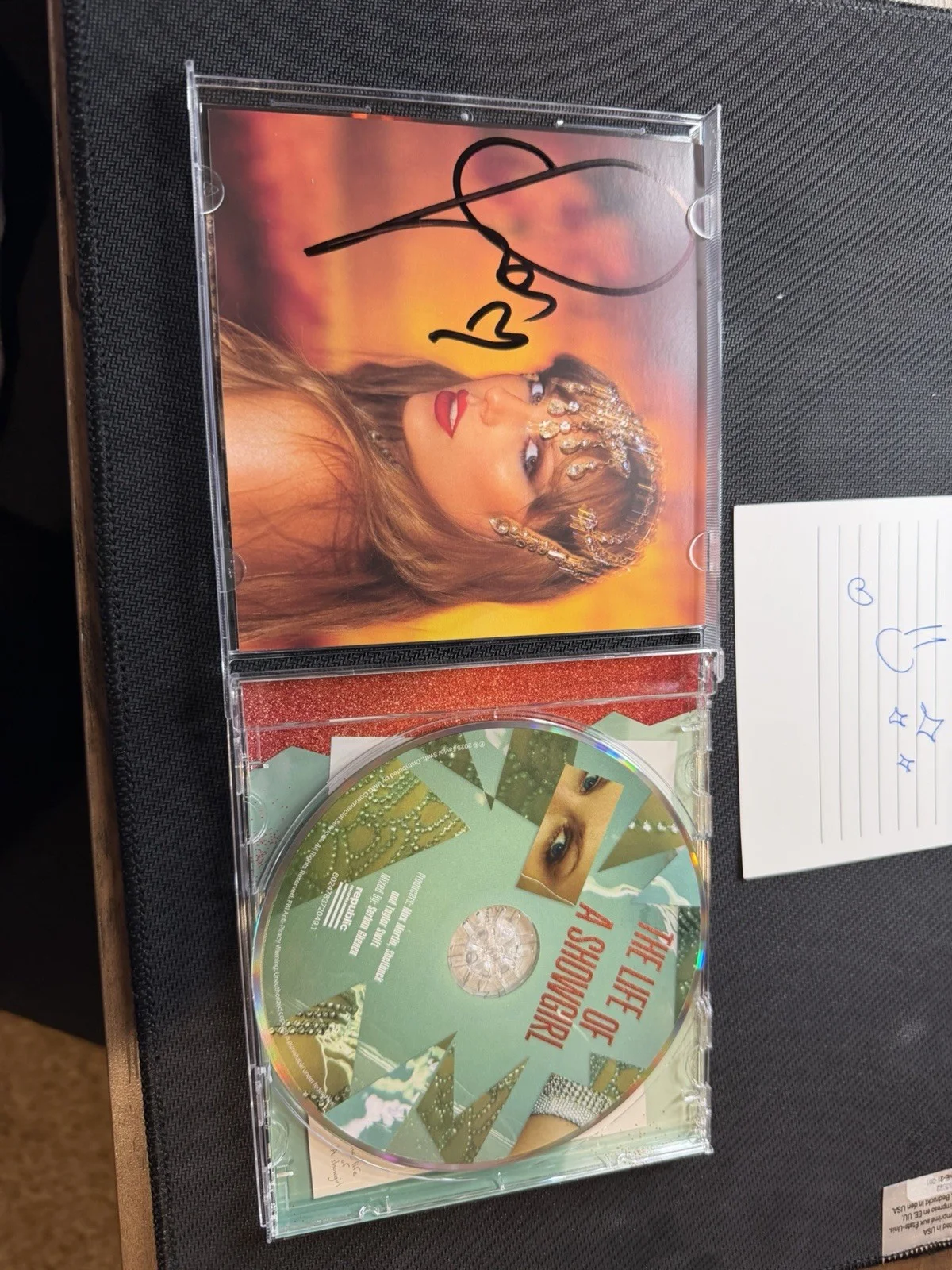 Taylor Swift - The Life of a Showgirl CD + Hand Signed Photo 1 *HEART SIGNATURE*, изображение 3