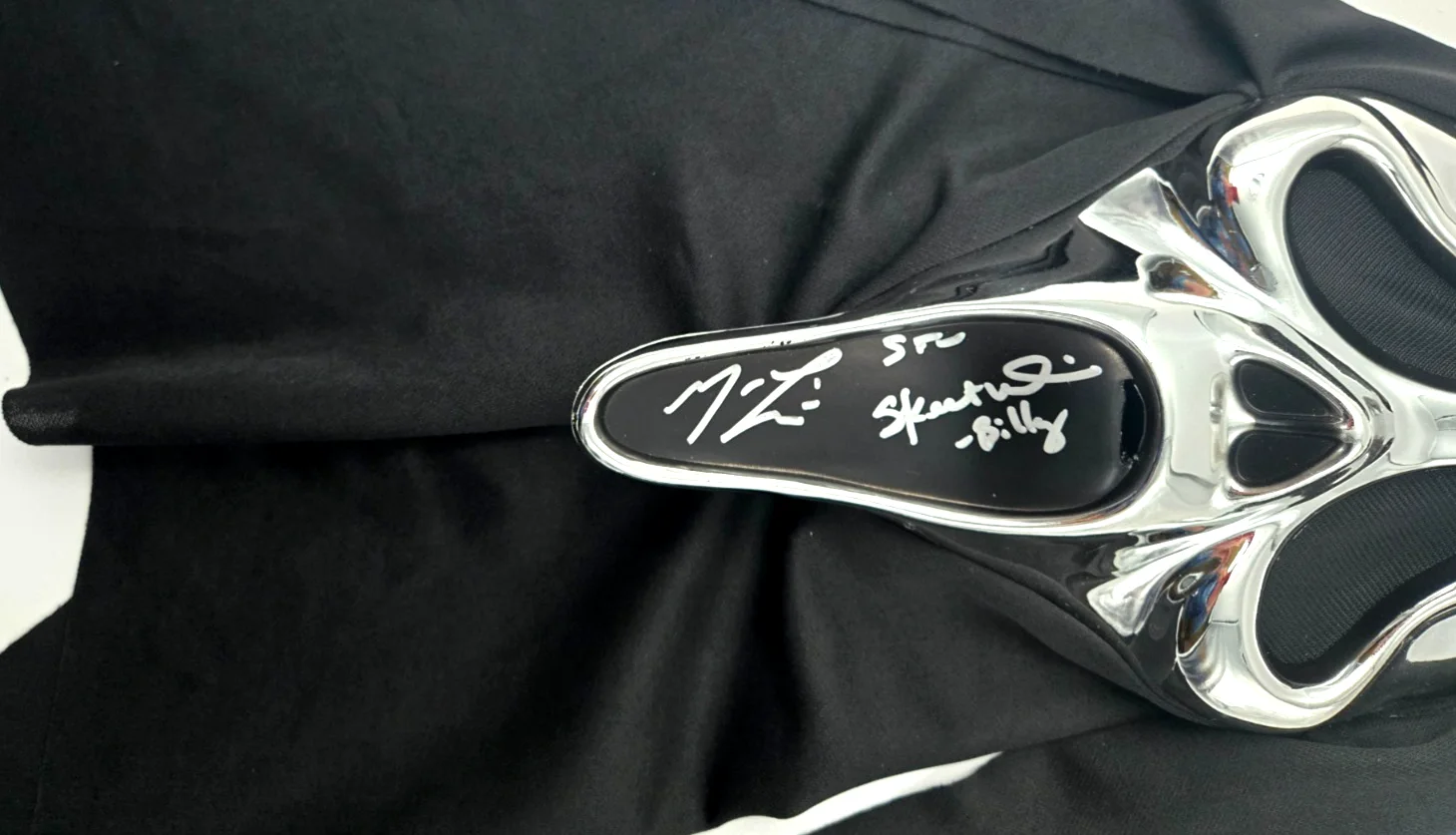 Matthew Lillard, Skeet Ulrich — Matthew Lillard Skeet Ulrich Ghostface Signed Mask Scream Chrome Beckett COA 548, изображение 3