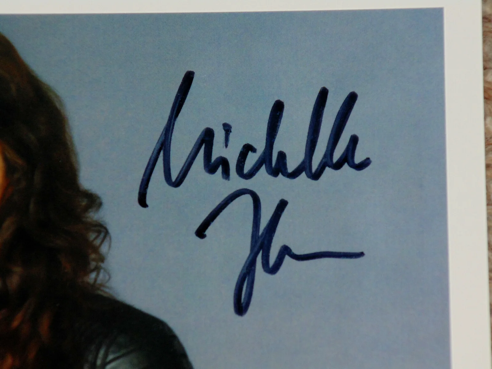 Michelle Forbes — Michelle Forbes The Hunters Jordan Flynn 8x10 Signed Photo Hal-Con 2014, изображение 2
