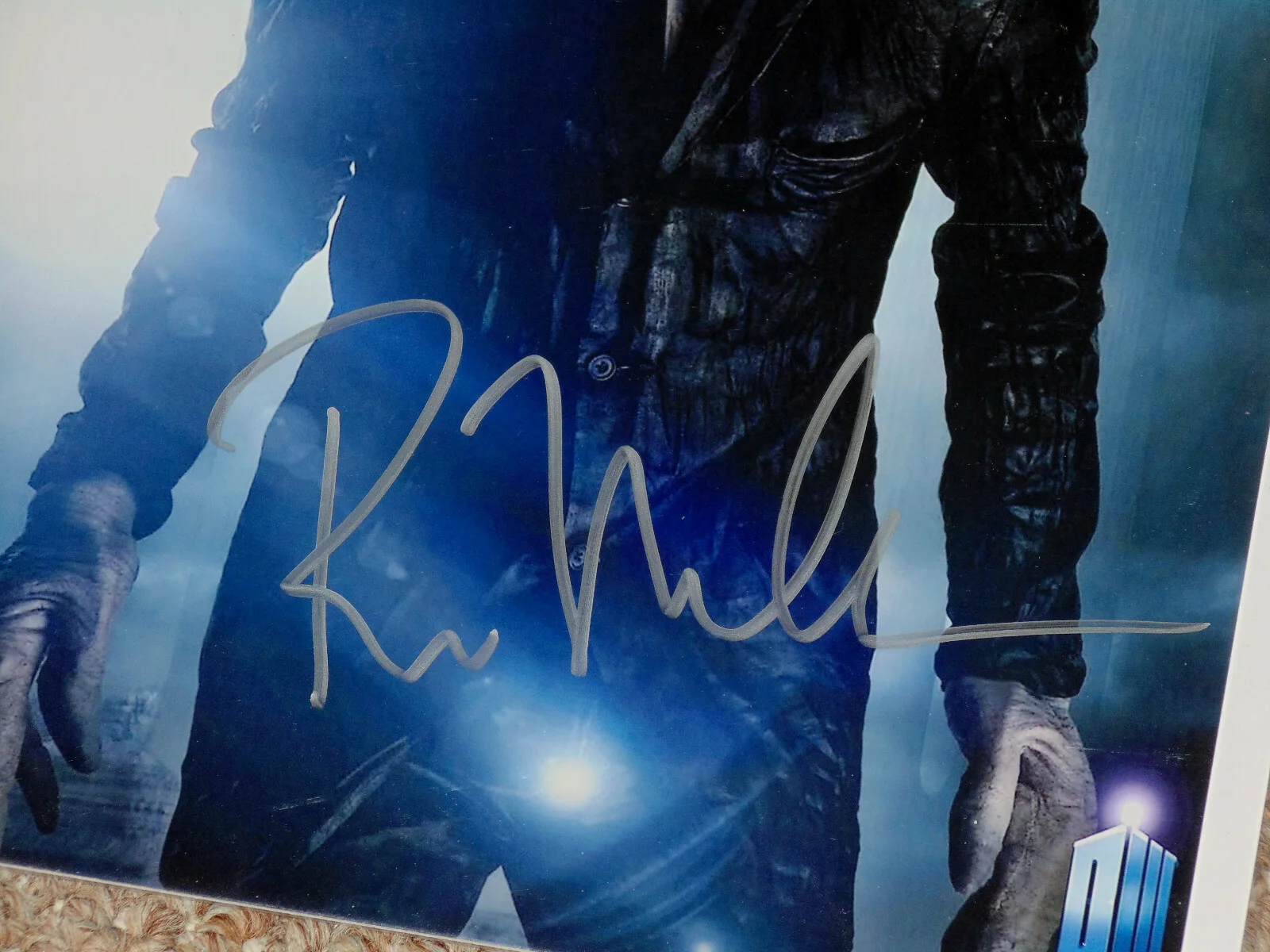 Ross Mullan — Ross Mullan Doctor Who The Silence 8x11 Signed Photo Hal-Con 2014, изображение 2