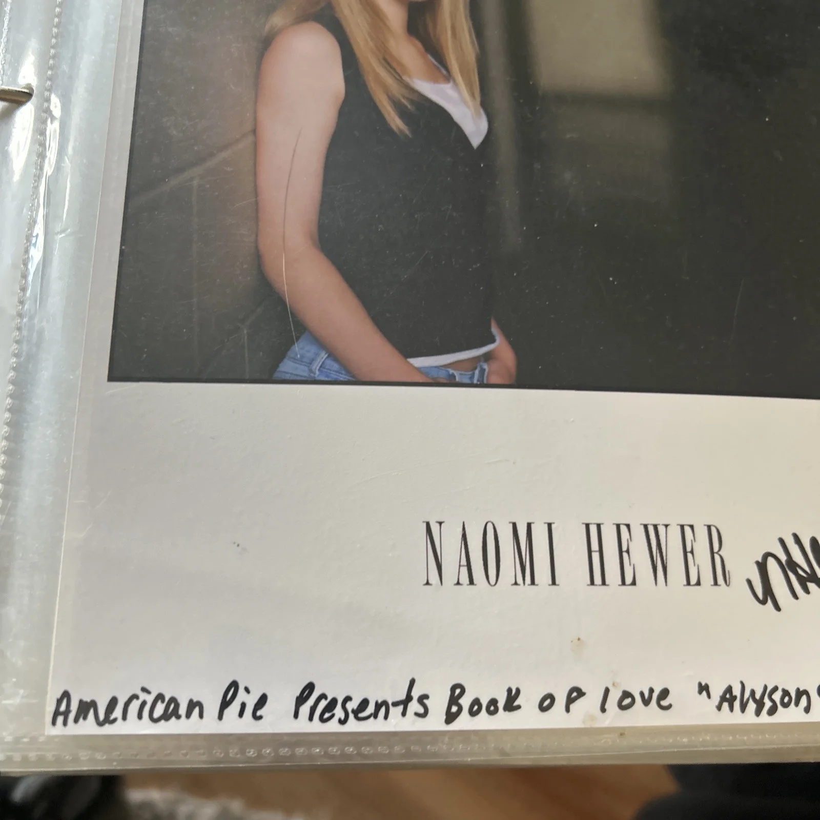 Naomi Hewer — Naomi Hewer "American Pie Presents: The Book Of Love” AUTOGRAPHED 8x10 Photo, изображение 4