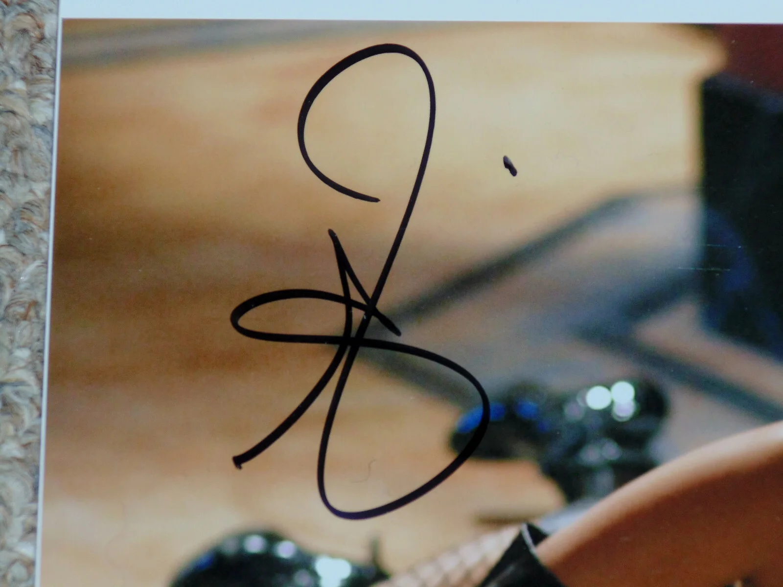 Alaina Huffman — Alaina Huffman Smallville Black Canary 8x10 Signed Photo Hal-Con 2015, image 2