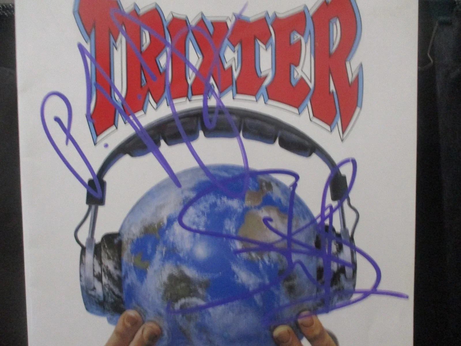 TRIXTER AUTHENTIC AUTOGRAPHED/SIGNED HEAR! TOUR BOOK-STEVE BROWN & PJ FARLEY, image 3