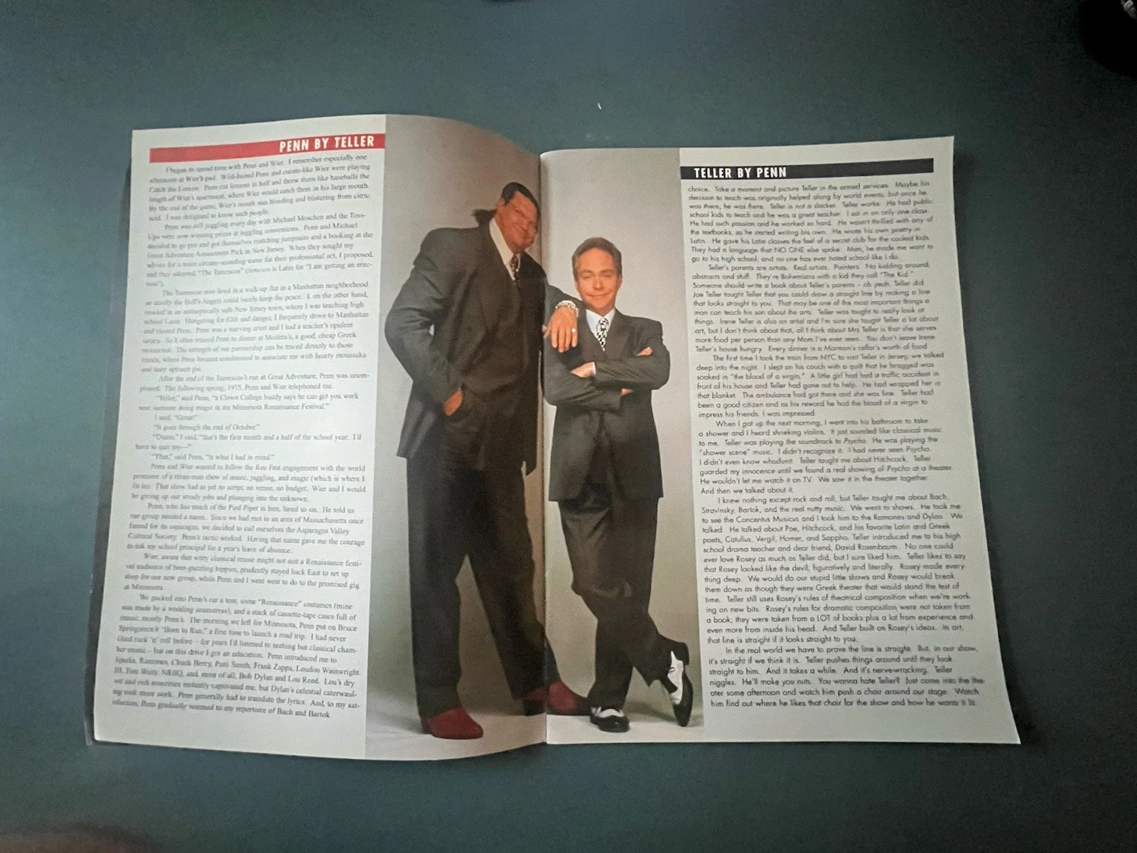 Penn Jillette, Teller — Penn & Teller Souvenir Booklet Signed with Articles Rio Las Vegas Good condition, изображение 2