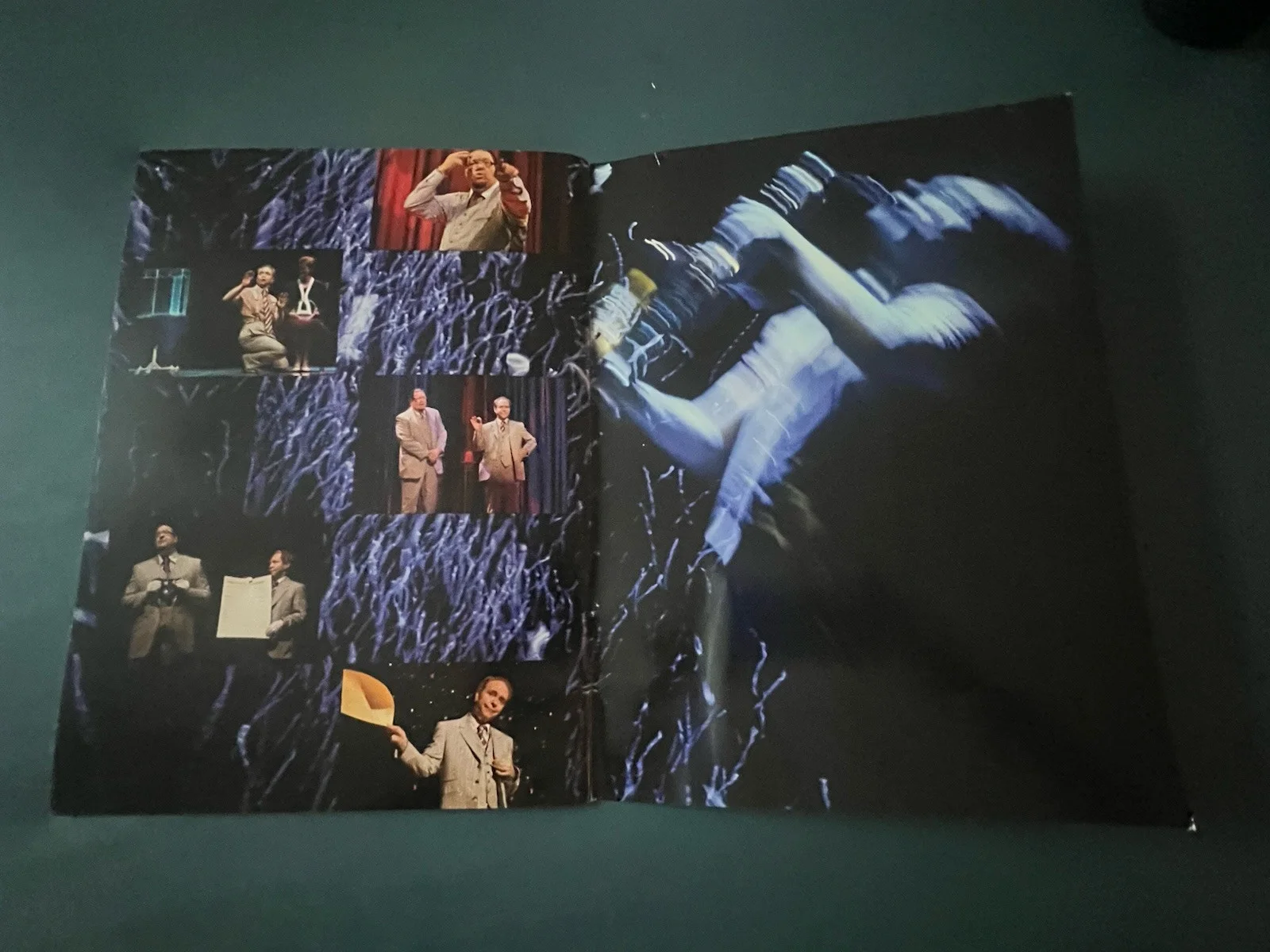 Penn Jillette, Teller — Penn & Teller Souvenir Booklet Signed with Articles Rio Las Vegas Good condition, изображение 3