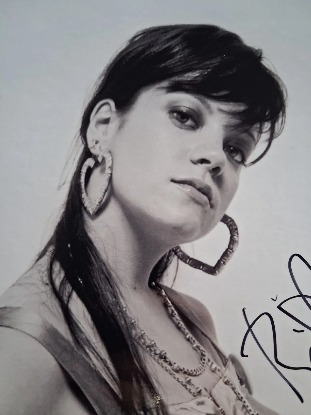 LILY ALLEN (ACTRESS/ MUSICIAN) - Genuine hand signed 8x10 autograph, image 3