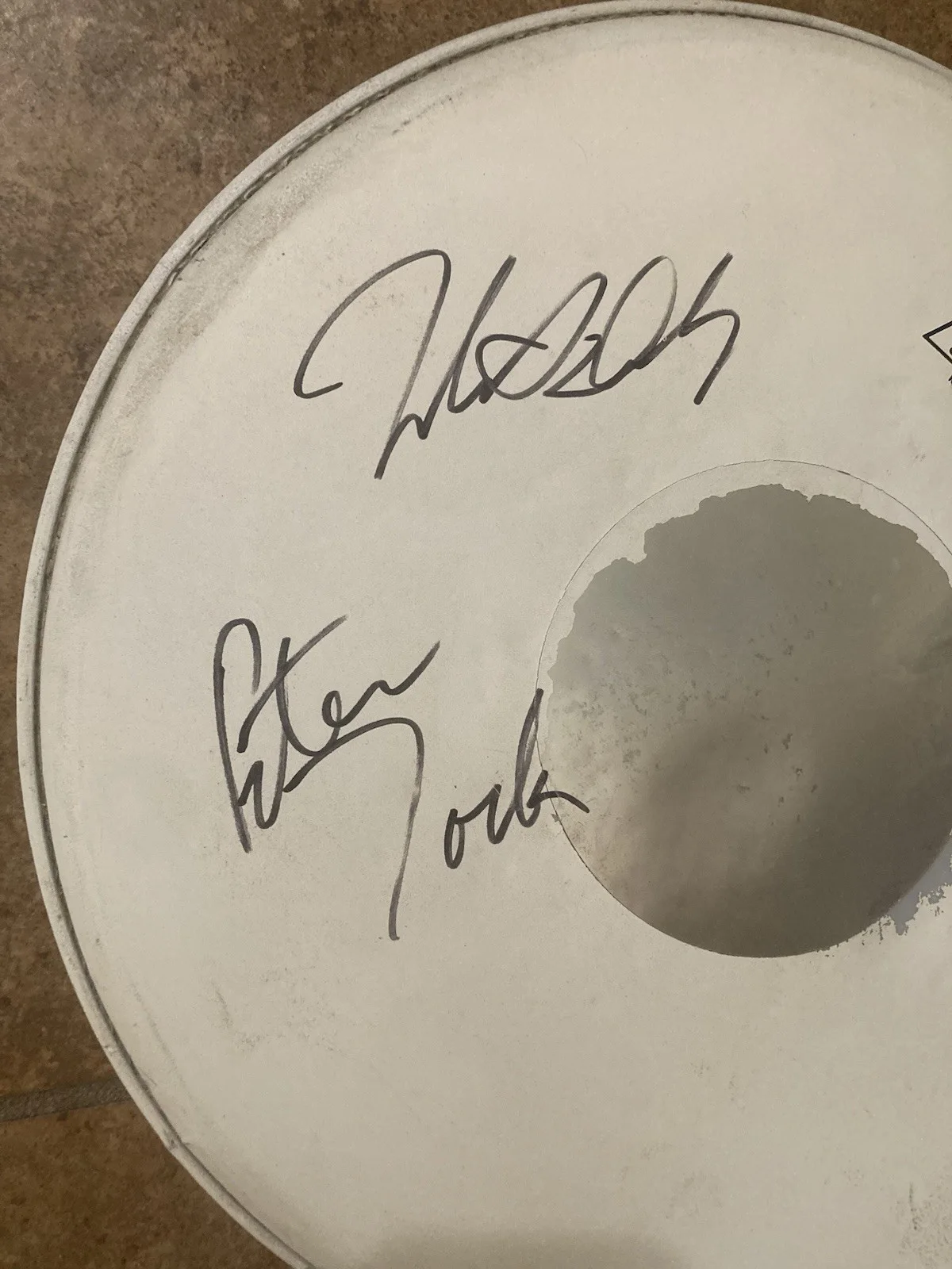 The Monkeys Drumhead Signed By Micky Dolenz, Davy Jones, Peter Tork 14.5” Diam, изображение 2