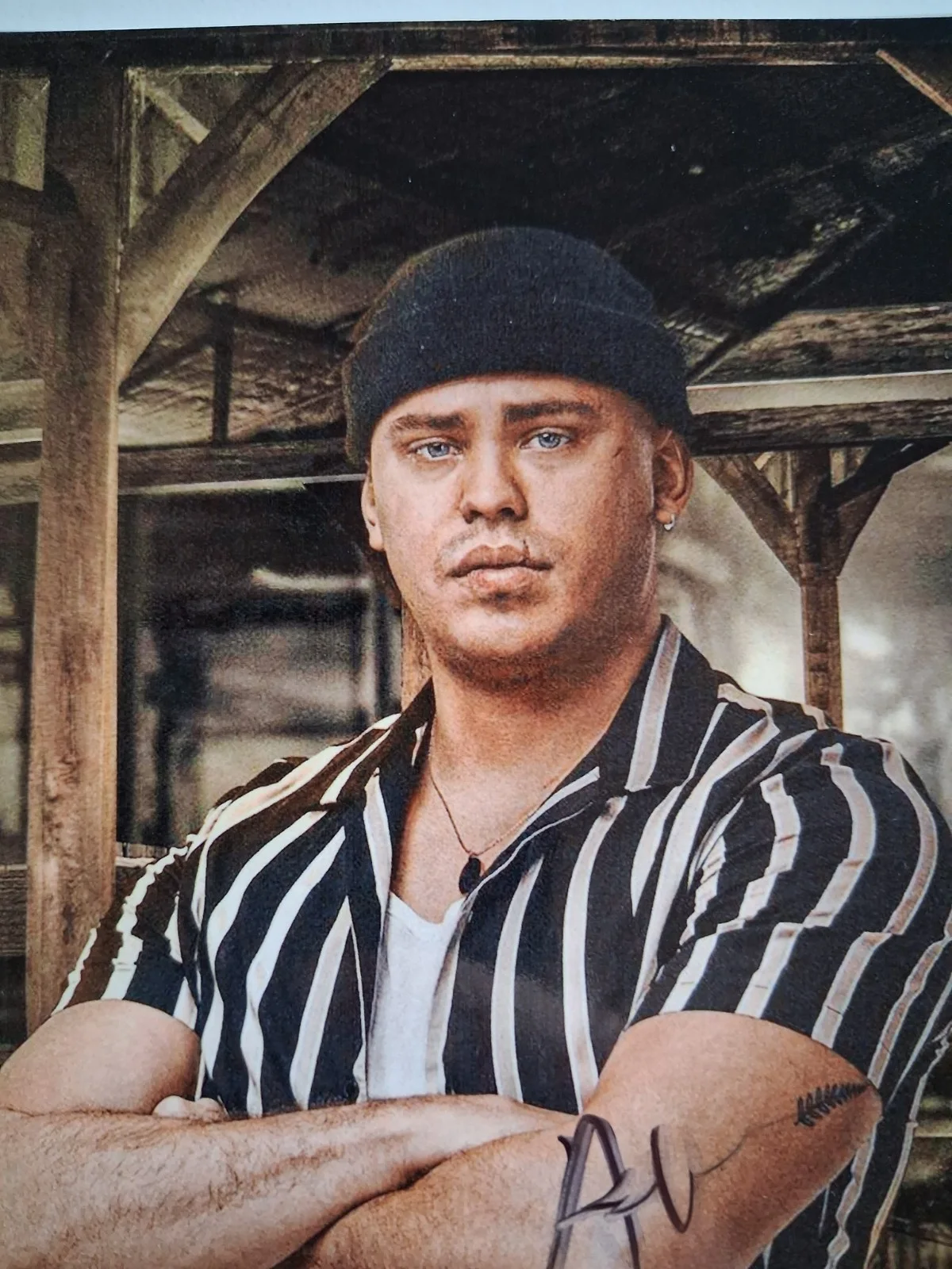 AARON HEFFERNAN in BRASSIC - Genuine hand signed 8x10 autograph, изображение 4