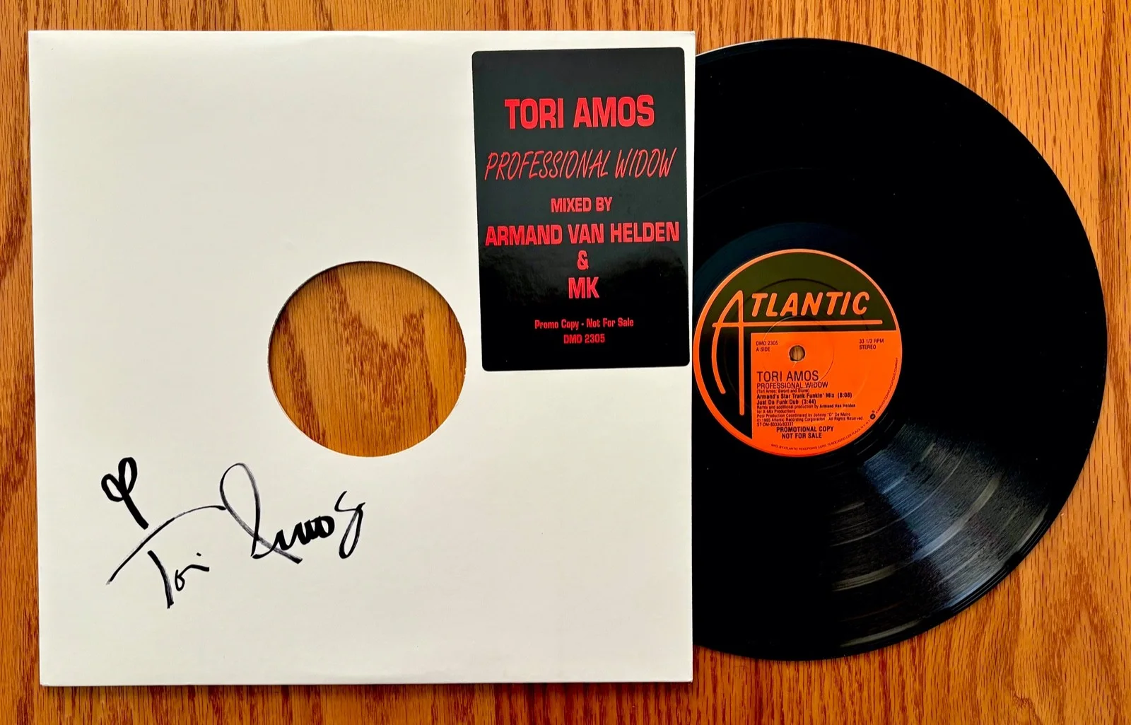 TORI AMOS Signed PROFESSIONAL WIDOW Promotional Album~ATLANTIC #DMD 2305 ~ Mint, image 2