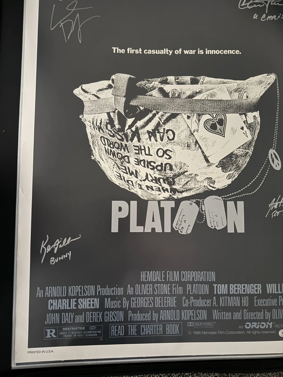 Charlie Sheen, Dafoe, McGinley w/SGT O'Neil, K Dillon w/ Bunny — Platoon 1986 Original Movie Poster Signed By Sheen, Dafoe, McGinley & Dillon, изображение 2