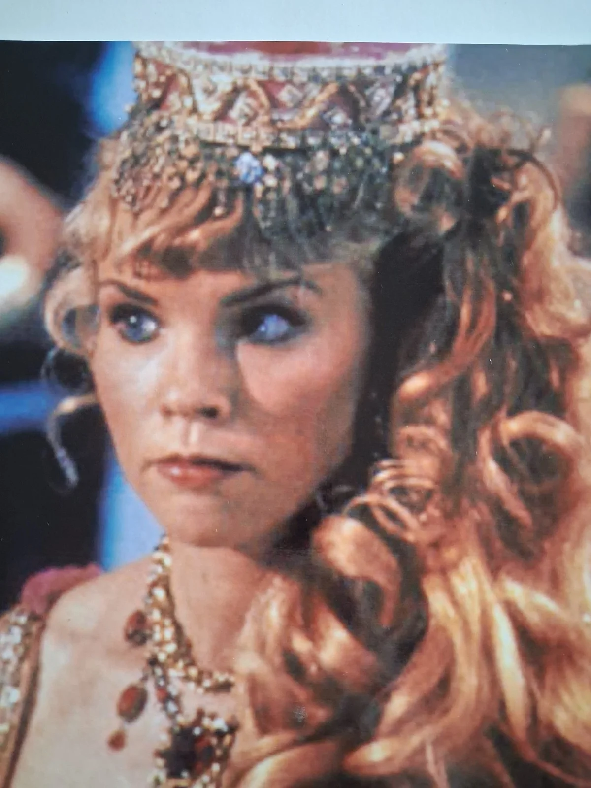 SARA CROWE in CARRY ON COLUMBUS - Genuine hand signed autograph 8x10 photo, изображение 3