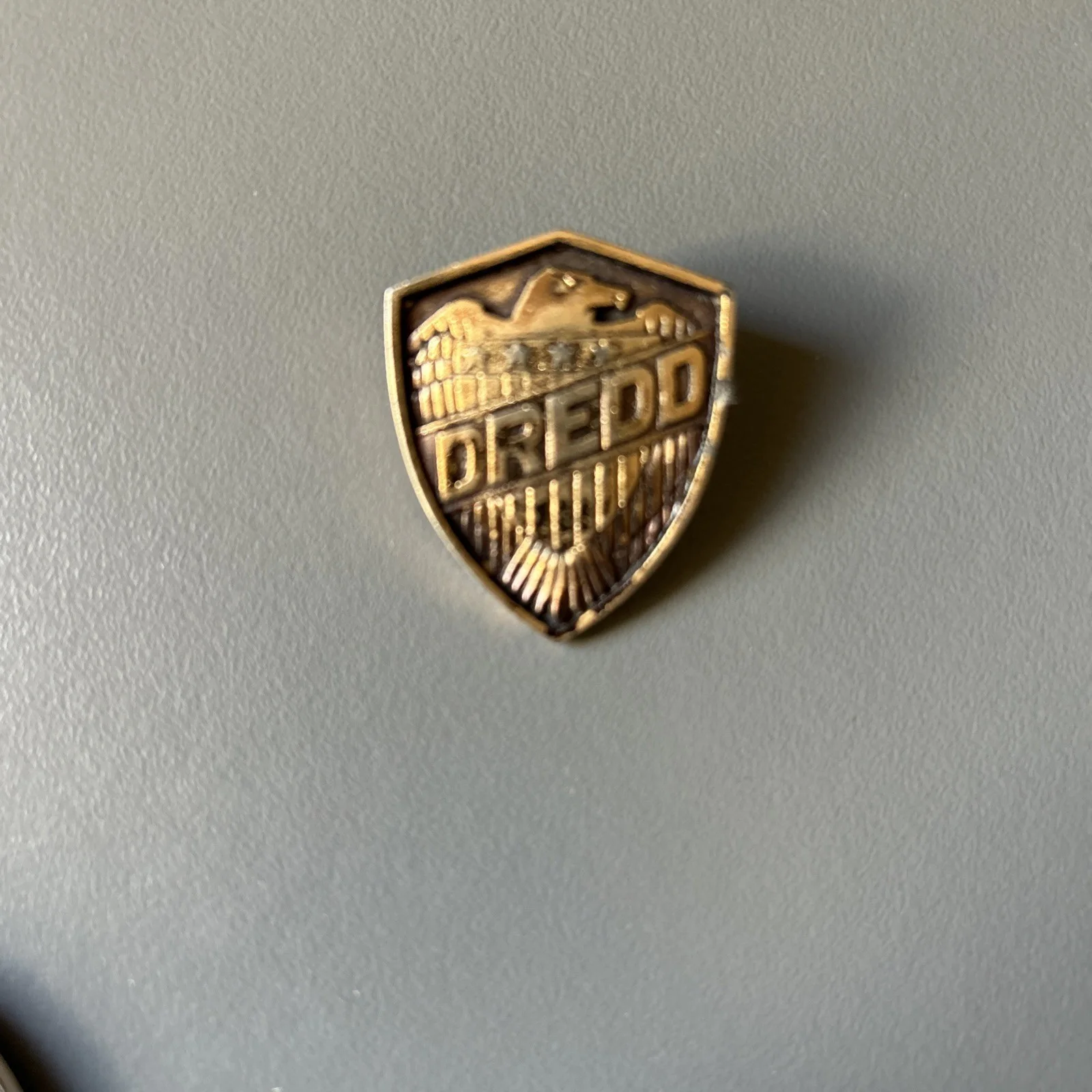 Judge Dredd Decorative Metal Badge and 2000AD Tin pin Badge., image 4