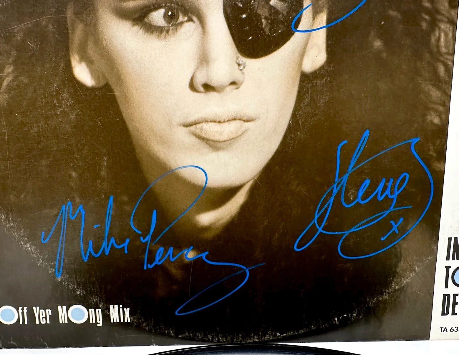 1985 Dead Or Alive "In Too Deep" 12" Single Signed By 4 Pete Burns + Band, image 3