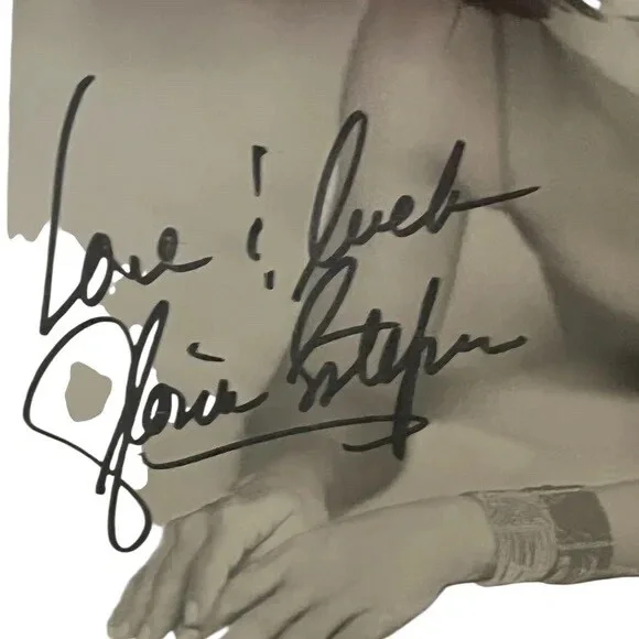 GLORIA ESTEFAN - AUTOGRAPHED SIGNED FRAMED PHOTOGRAPH/PPRINT 15"X17, image 4