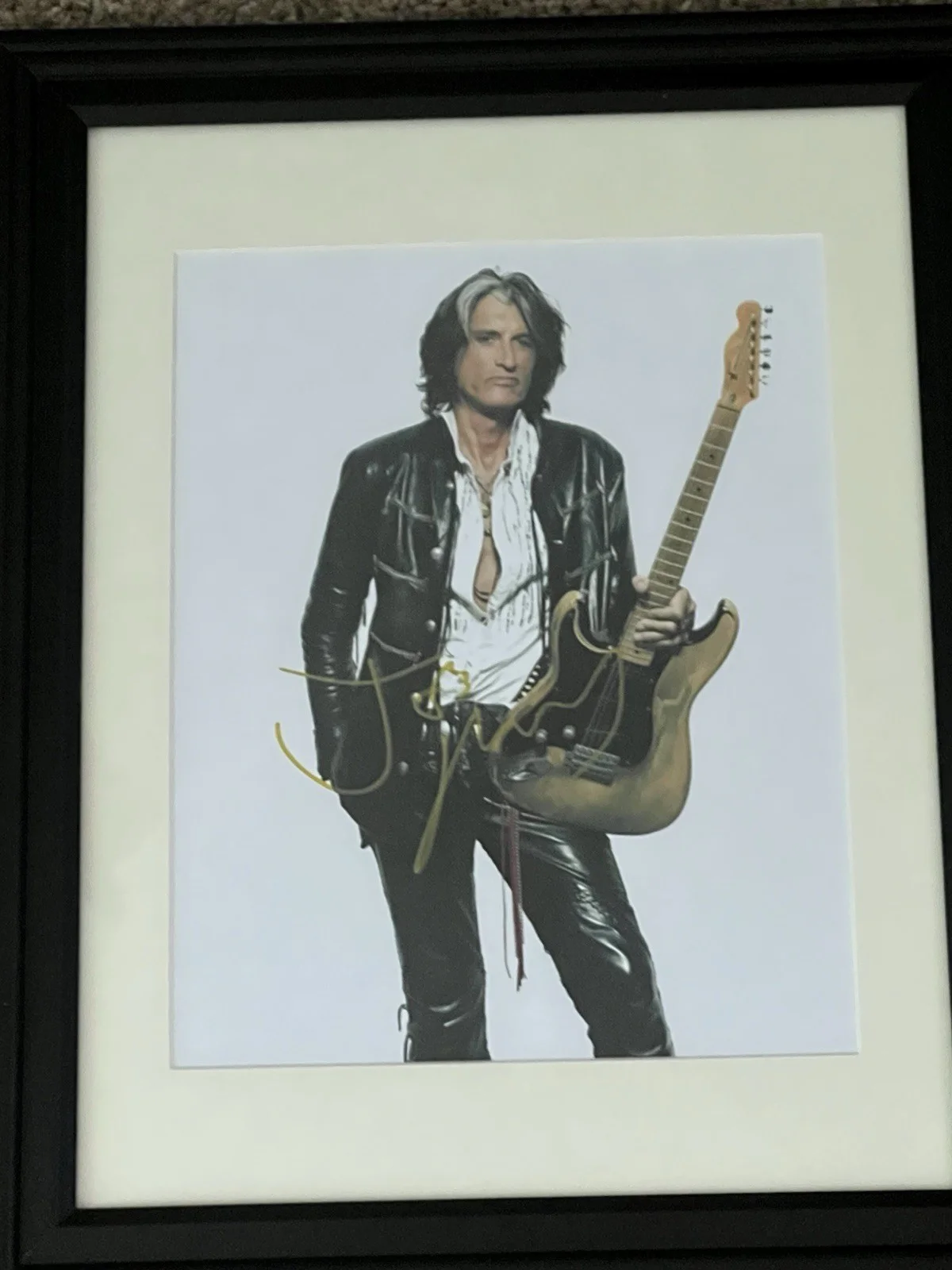 JOE PERRY AEROSMITH Autographed 8 X 11.5 Signed Photo Nicely Framed, изображение 2