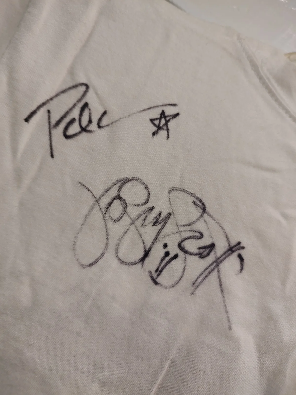 Saliva Autographed White T-Shirt Original Music Memorabilia Signed, Josey Scott, изображение 3
