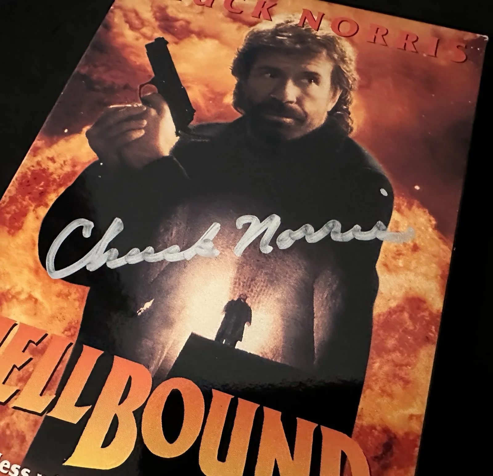 Chuck Norris — Chuck Norris Signed Original HellBound 1993 VHS Tape JSA Authenticated Auto COA, image 3