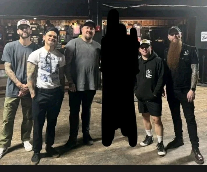 Atreyu Signed The Curse Vinyl Record All 5 Original Members, изображение 3