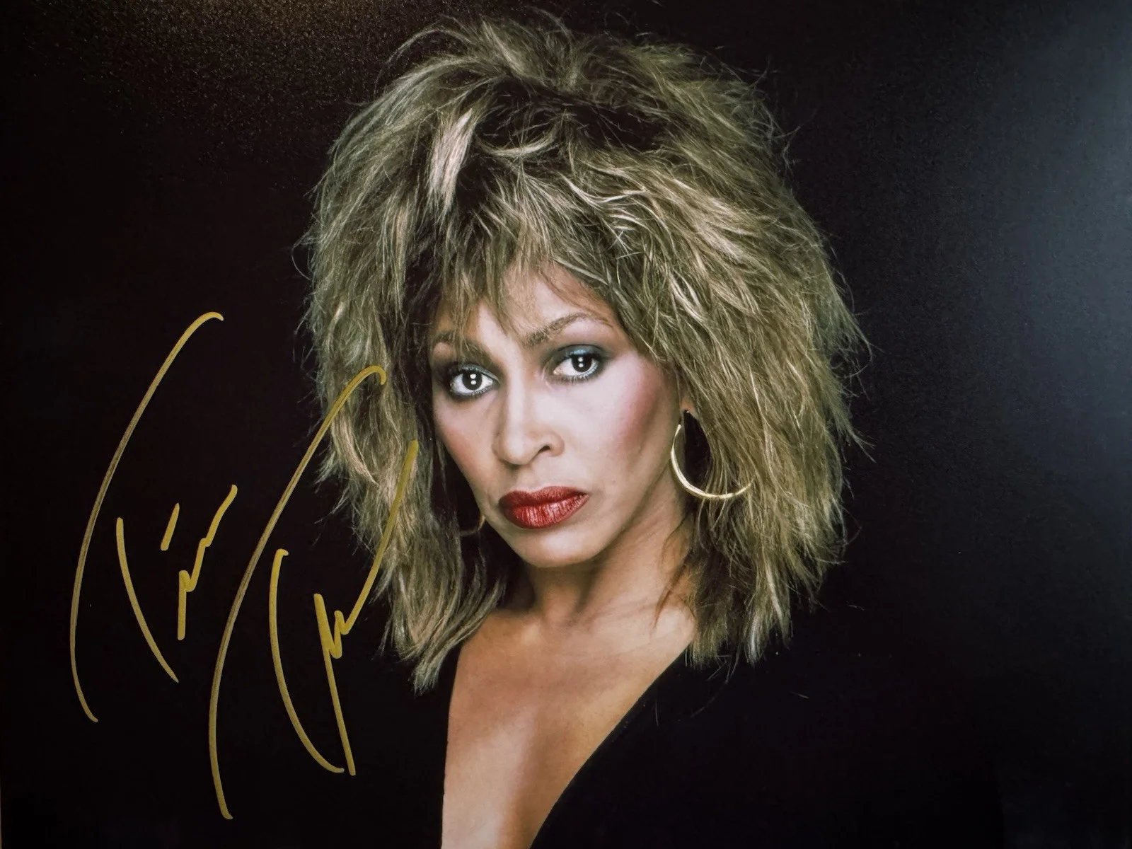 Tina Turner autographed photo 8 x 10 w/COA hand signed Tiny Dancer Singer, изображение 2