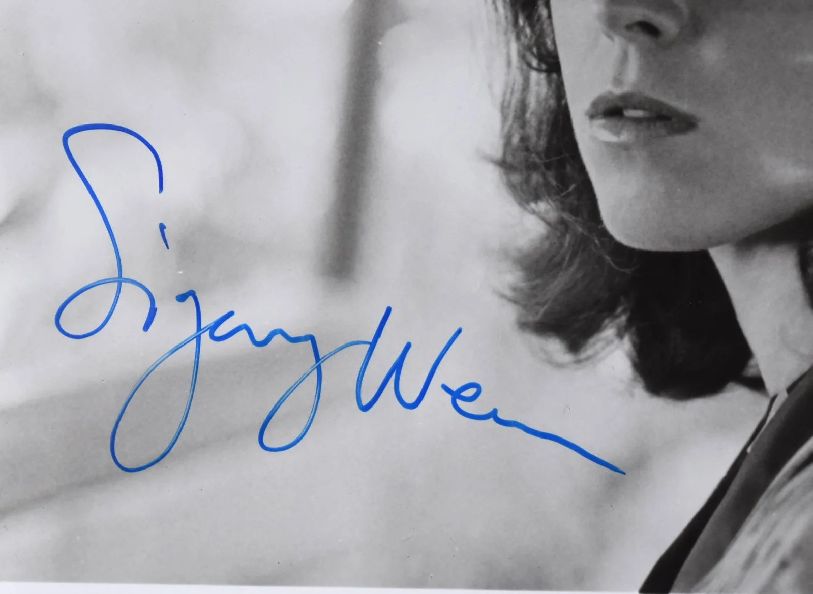 Sigourney Weaver "Deal of The Century" Hand Signed Photo 10"X8", изображение 2