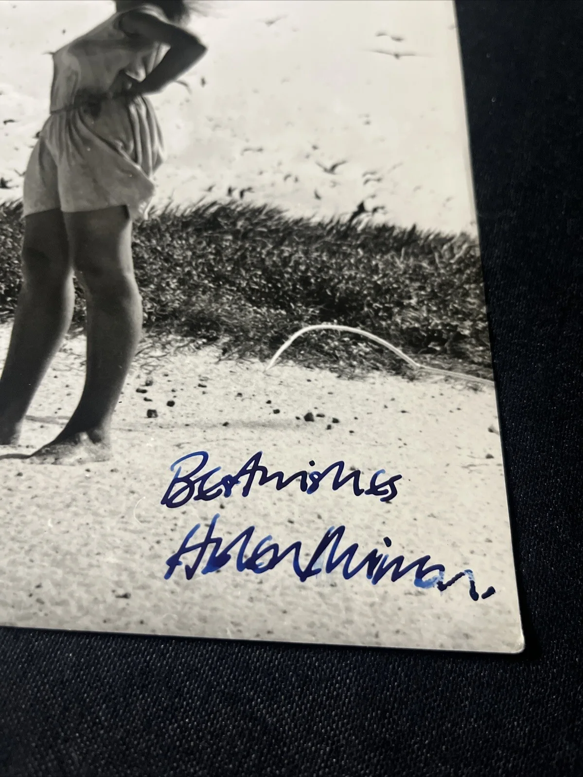 Helen Mirren Signed Autographed 8x10 B&W Photo Sexy Gorgeous PJ’s COA Rare Shot!, изображение 2